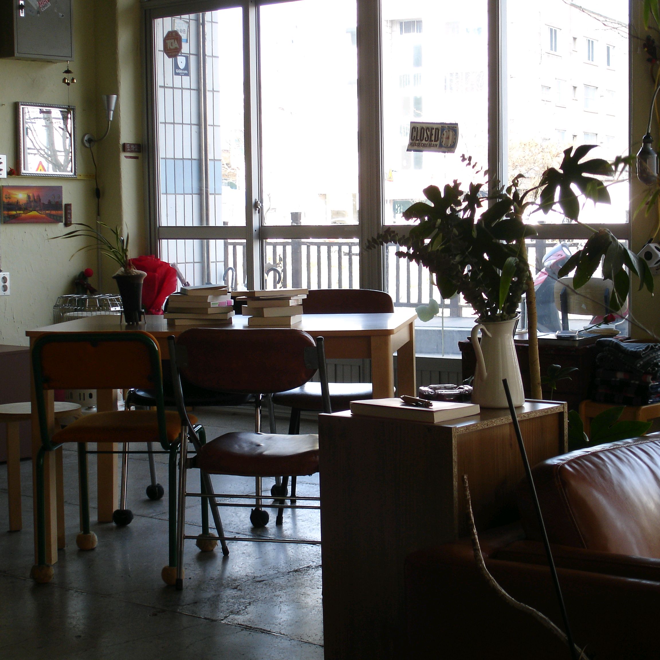 원래 가던 카페가 다른 카페로 바뀌었다길래 들렸는데 감성 넘치는 카페 분위기는 그대로입니다