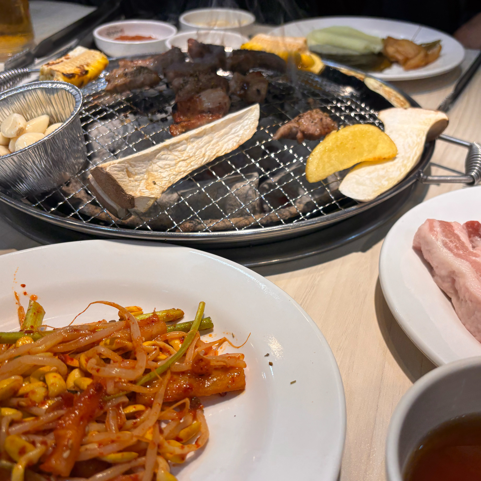 가족끼리 식사하기 좋아요 무한리필이라 배부르게 먹을 수 있고 저렴하고 맛도 있어서 만족한