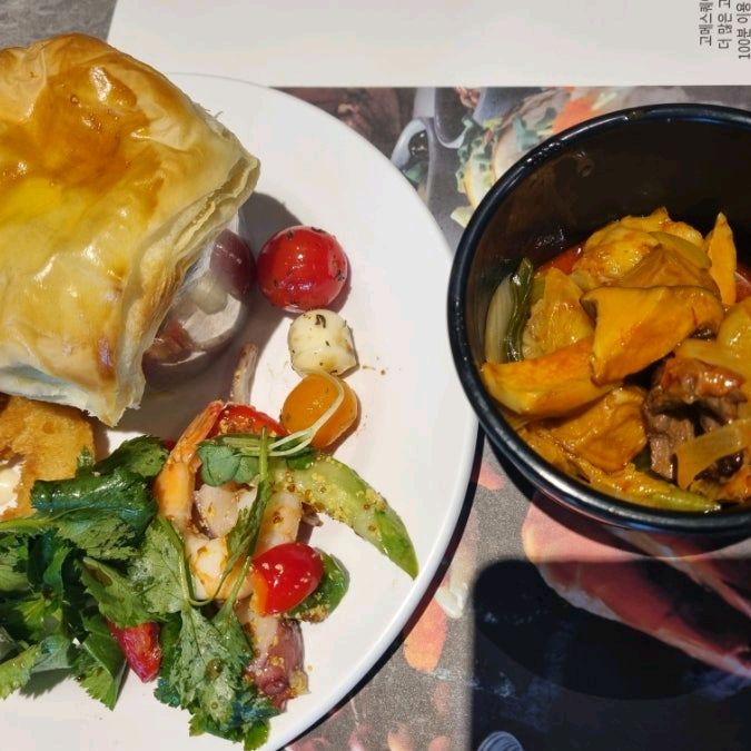 가짓수가 많은건 아닌데 해산물들 싱싱하고 맛있어요. 부모님 모시고 갔는데 좋다고 하시네요.