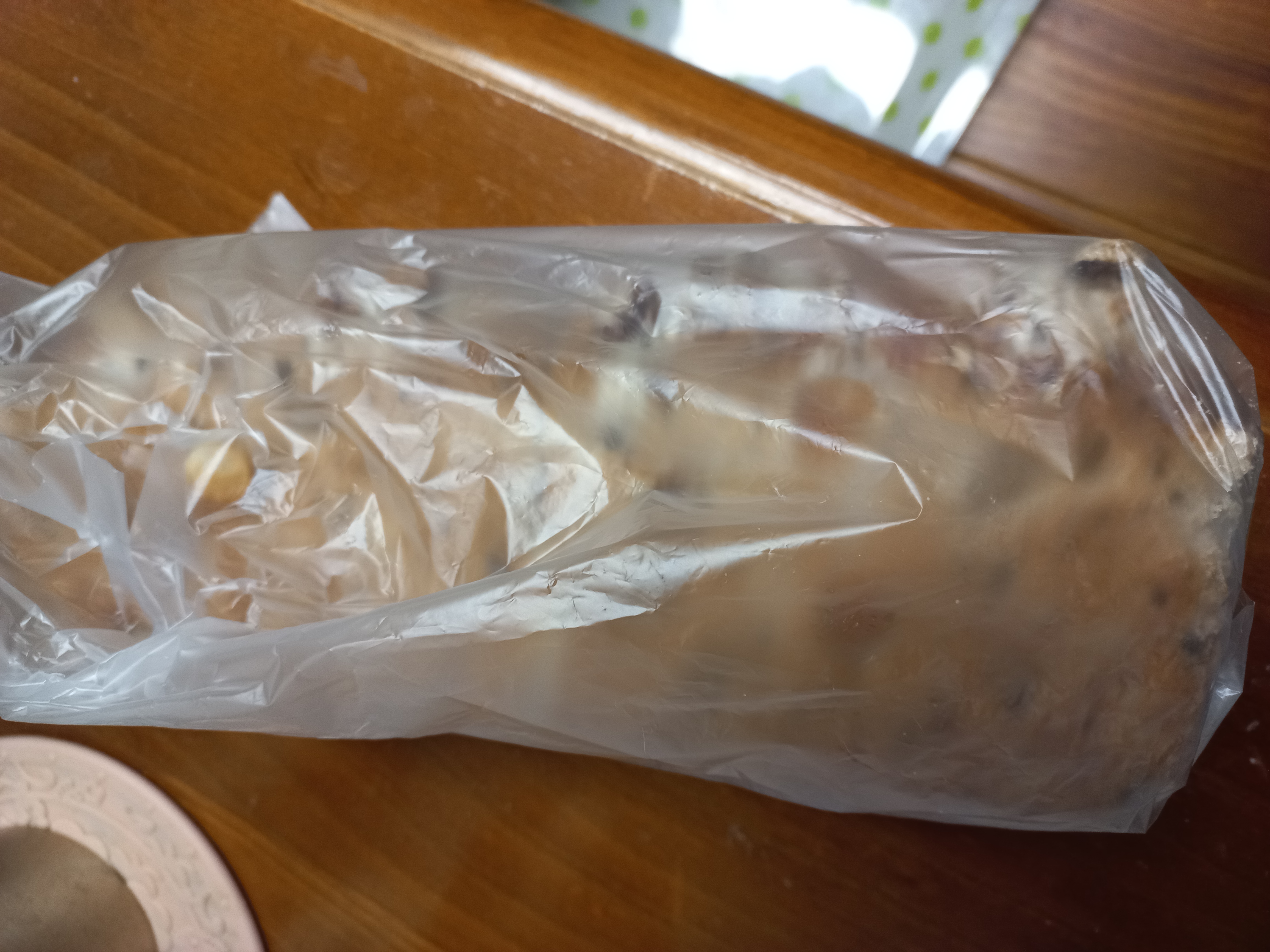 동네 빵집인 <아기빵>에서 흑미식빵과 누네띠네를 샀다. 누네띠네는 와이프가 먹고, 흑미식빵