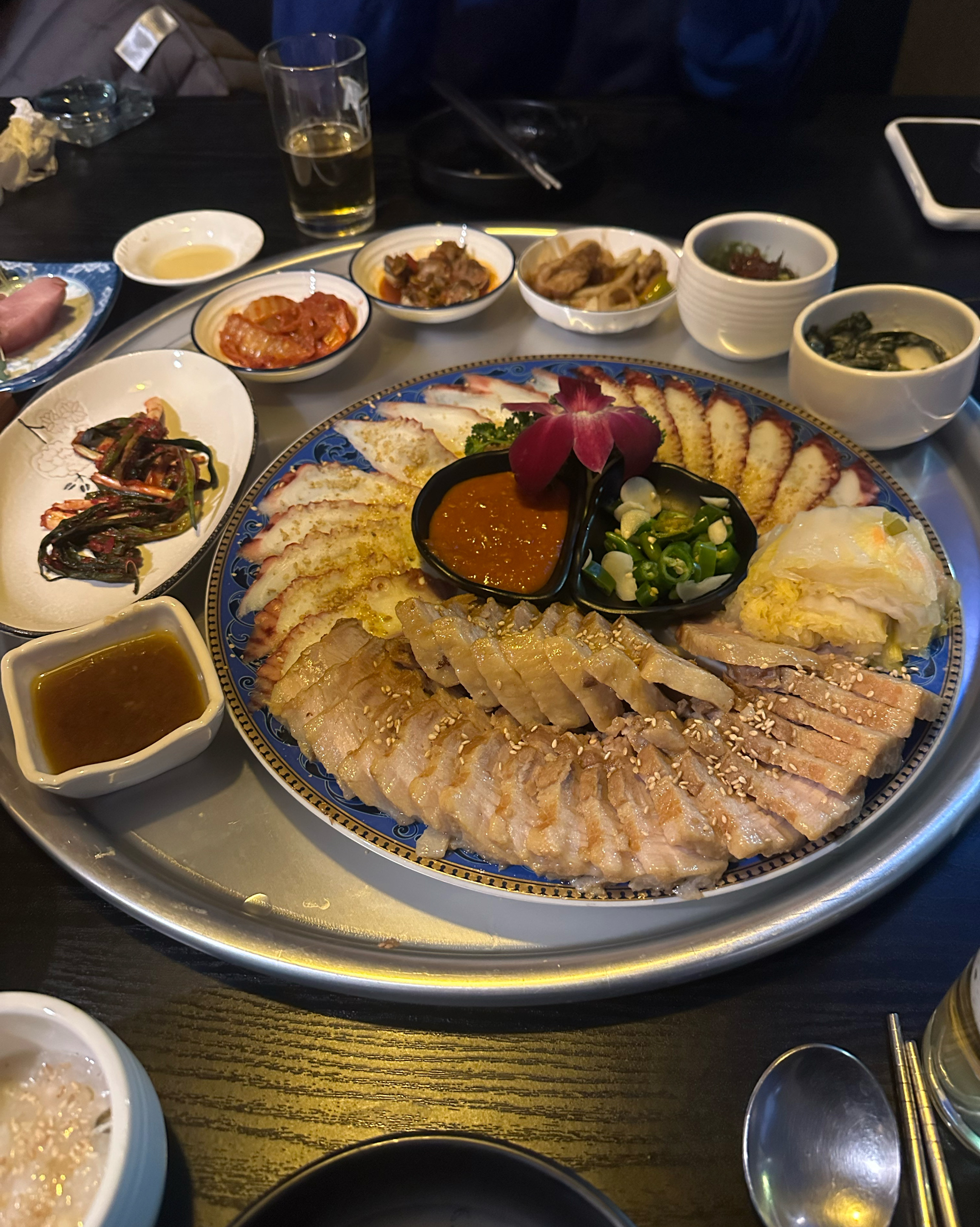 일주일에 두번씩 방문합니다 단언 천호동 음식점 탑 입니다. 죽&연어 사시미도 서비스로 주시