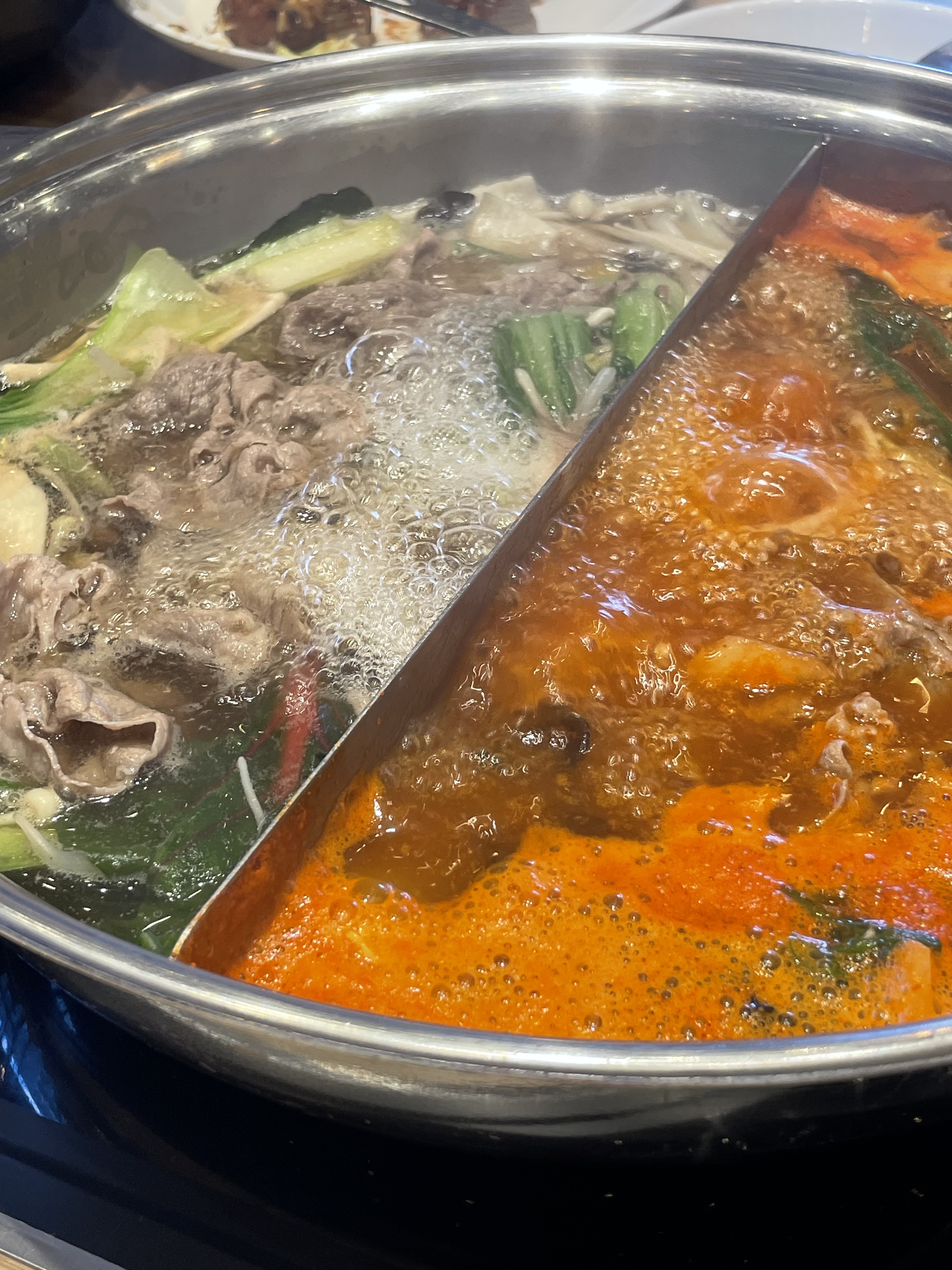 매장도 정말 넓고 쾌적하고 샐바도 잘 되어잇고 음식도 맛잇네옹 최고최고 - 성정동 맛집 샤브20 천안두정점