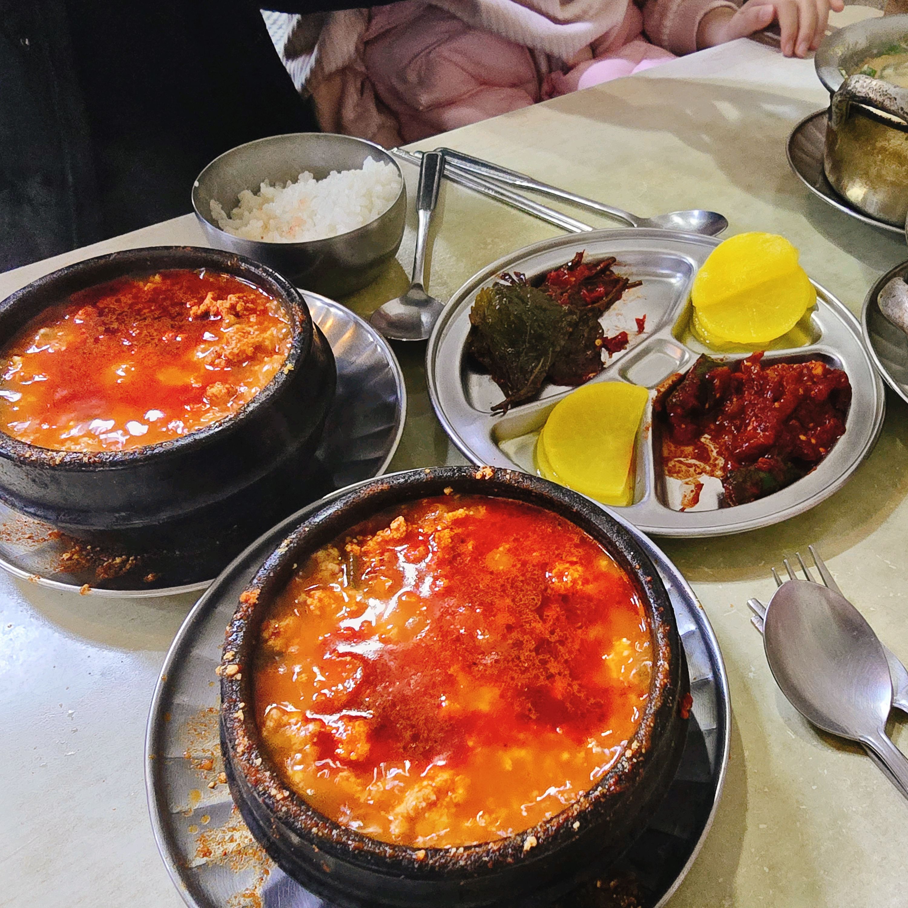 아이들과는 처음갔는데 일우동씩 싹 다먹었어요. 엄빠의 추억을 공유할수 있어서 더 맛나게 먹