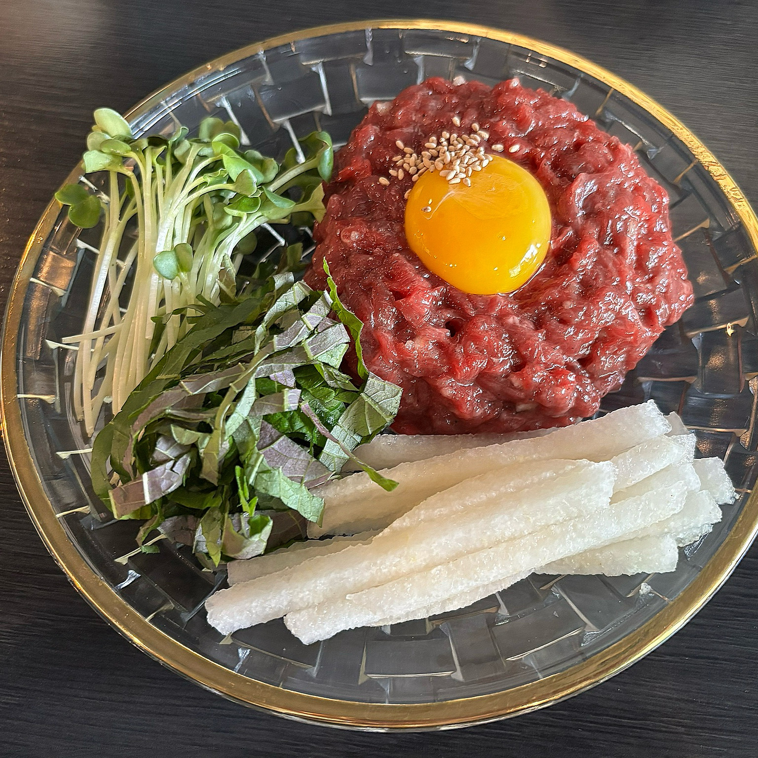 전골이랑 육회 먹었어요! 전골 샤브샤브 같아요 육수 진하고 고기 맛도리예요 육회 진짜 양