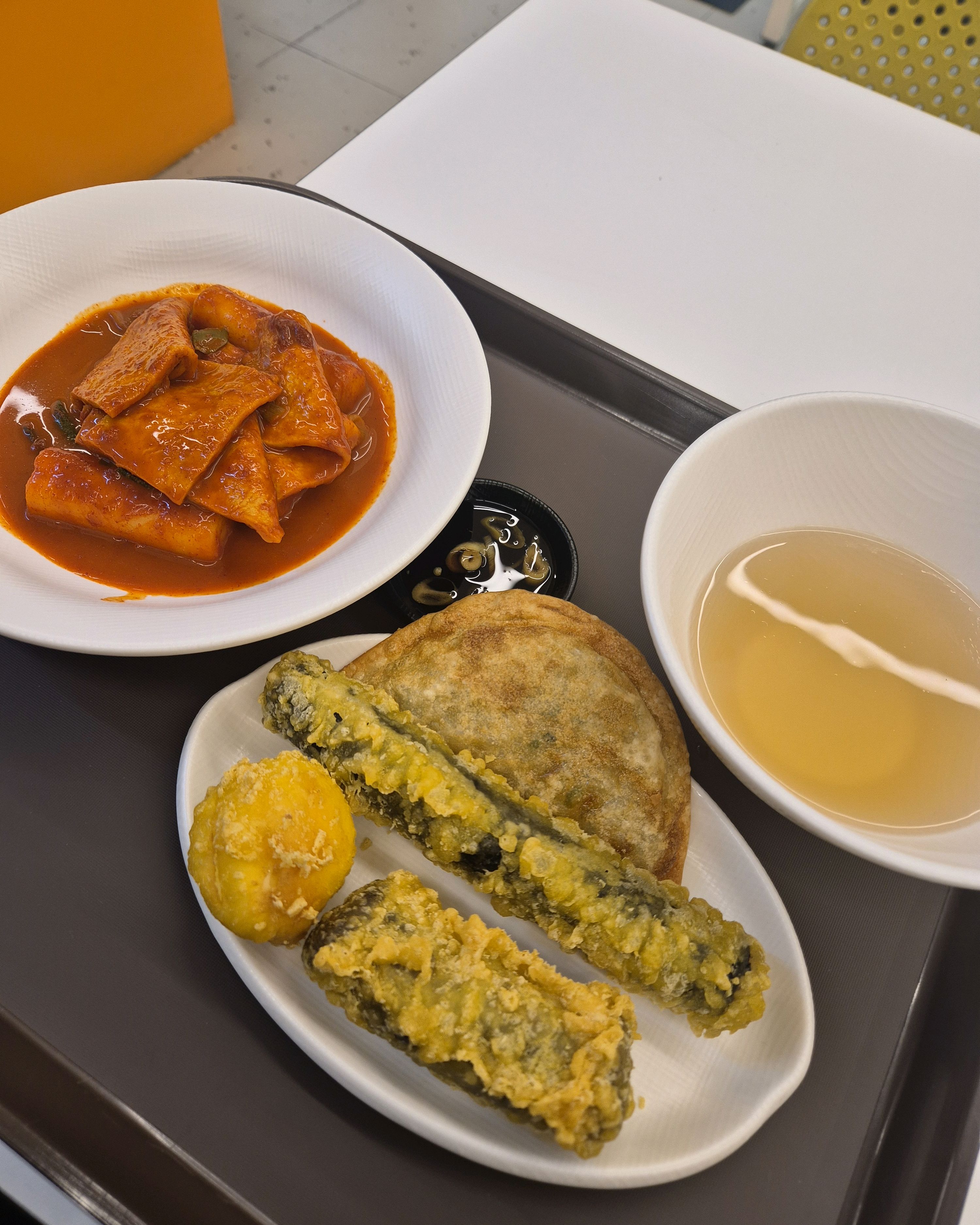 부산텩에 근무해서 가끔 먹으러 오는데 매장도 깨끗하고 맛도 있어용 시키고 기다리면 가져다
