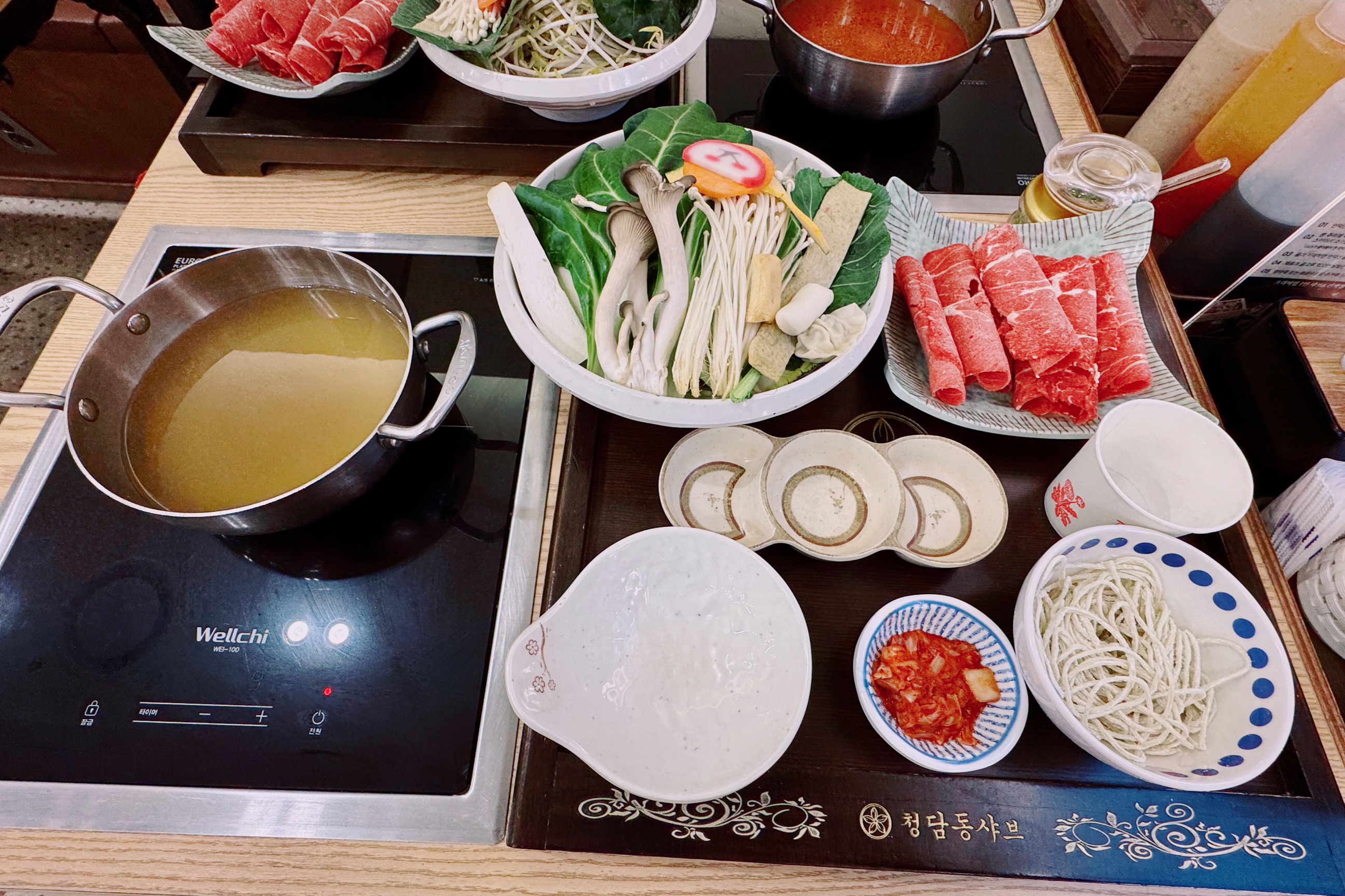 푸짐하고 구성도 알차고 육수맛이 완전 좋아요 가격또한 합리적이구요 부담없이 즐길수 있는 맛