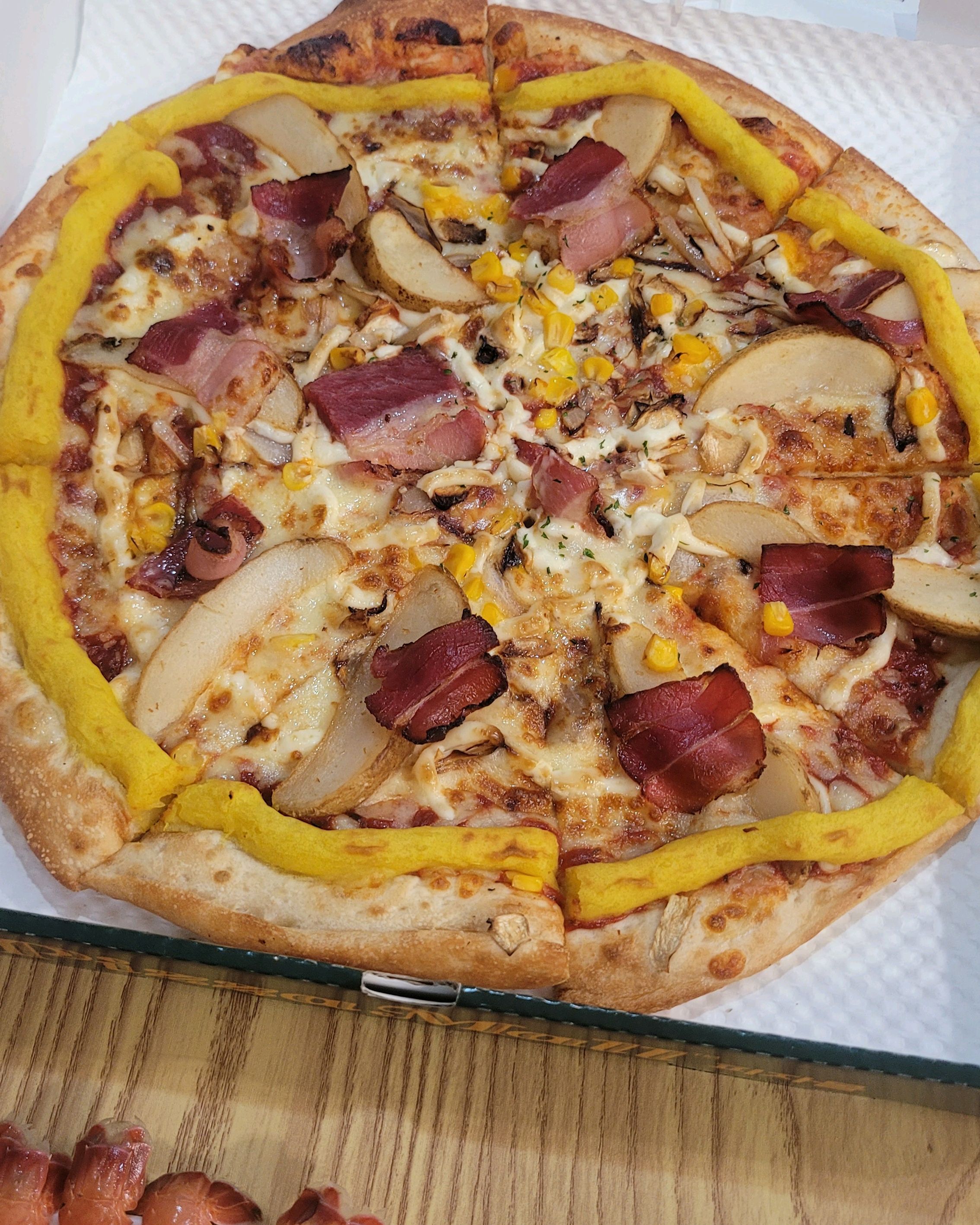 포장해서 먹었는데 맛있어요! 라지인데 만원이라니 완전 대박,,,, 고구마무스링은 2천원 추