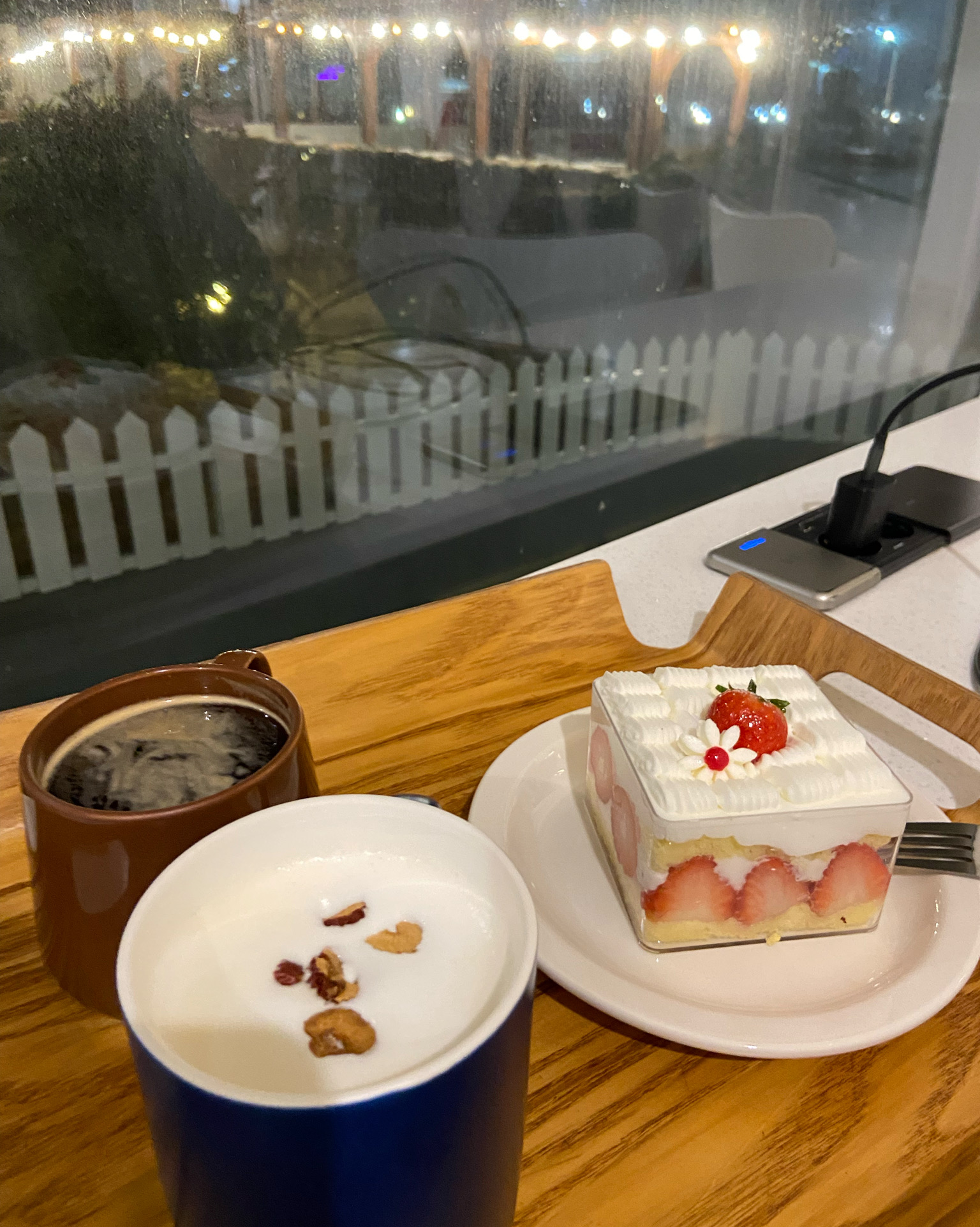 케이크가 맛있었지만 음료가 전반적으로 비싼 느낌이었습니다. - 제주 맛집 외도339
