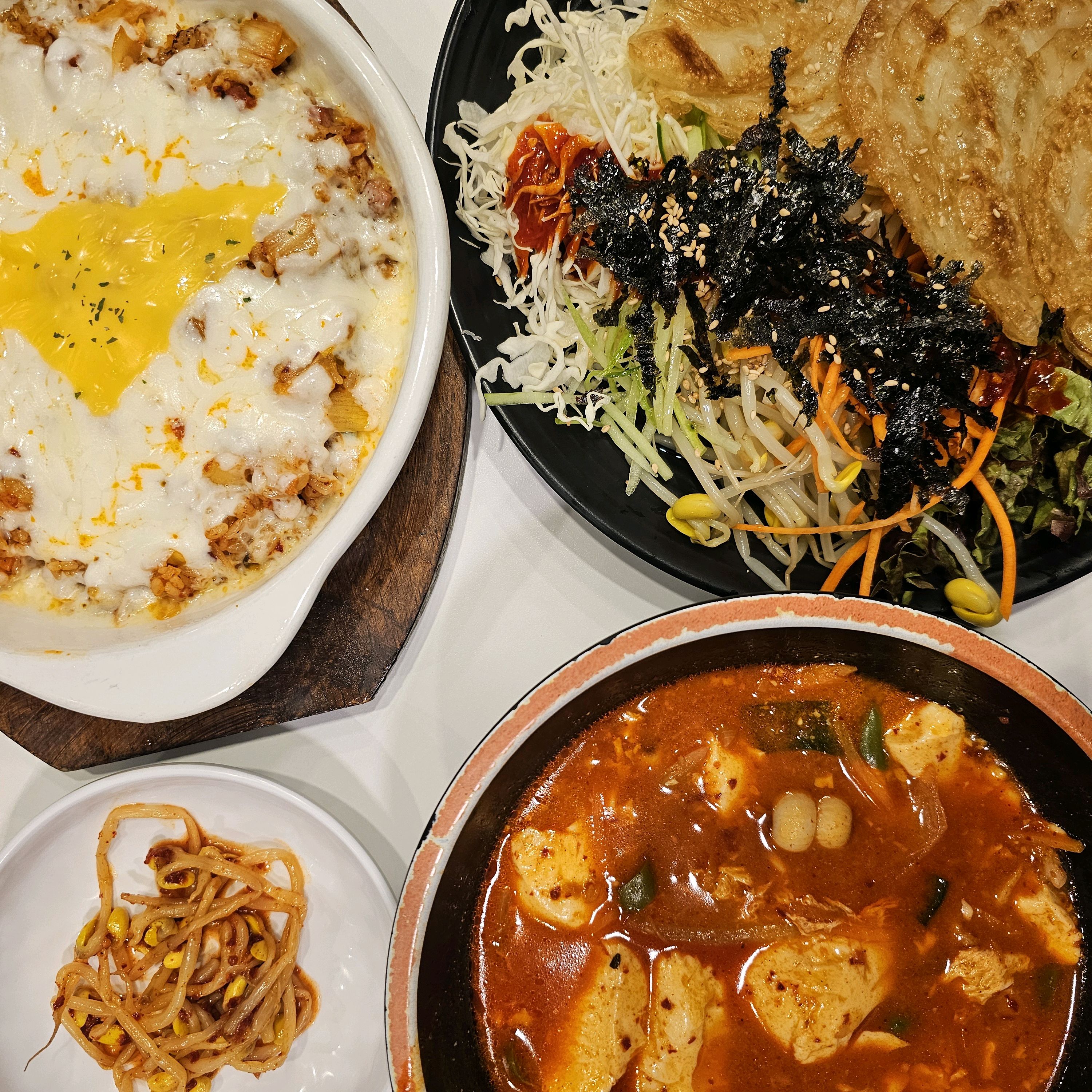 납작만두, 치즈김치도리아, 해물순두부찌개 주문했는데 셋 다 맛있었습니다 - 천호동 맛집 싸다김밥 천호역점