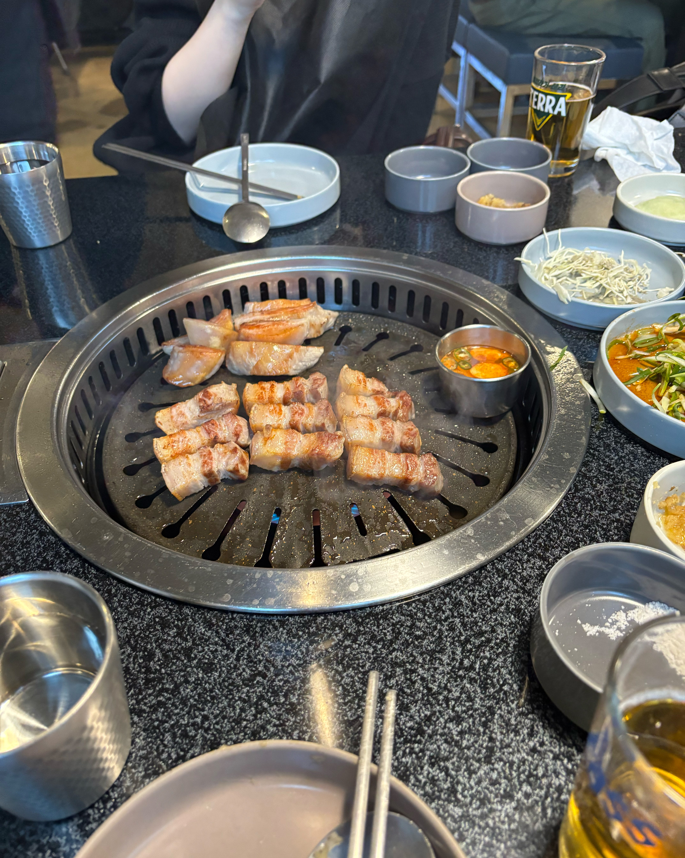 20분만에 푸파하고 나왔습니다. 마싯네용!! - 제주 맛집 오직흑돼지 제주공항본점