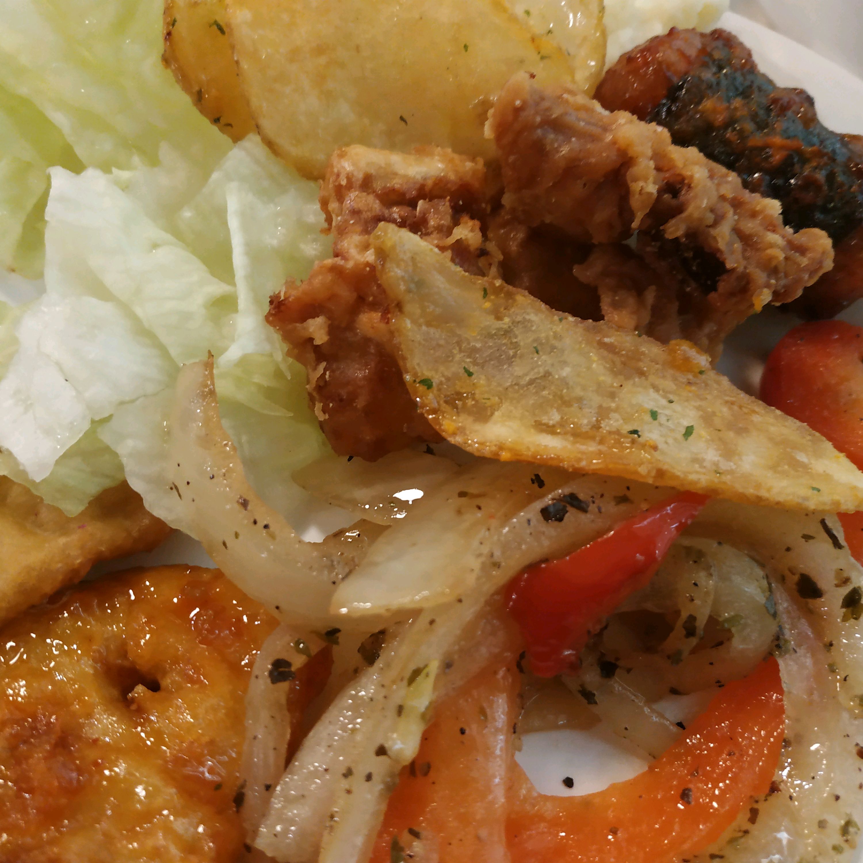 맛있는 애슐리. 스프랑 초밥 샐러드 와플 등 모두 맛있네요. 다만 다 먹은 접시를 바로 바