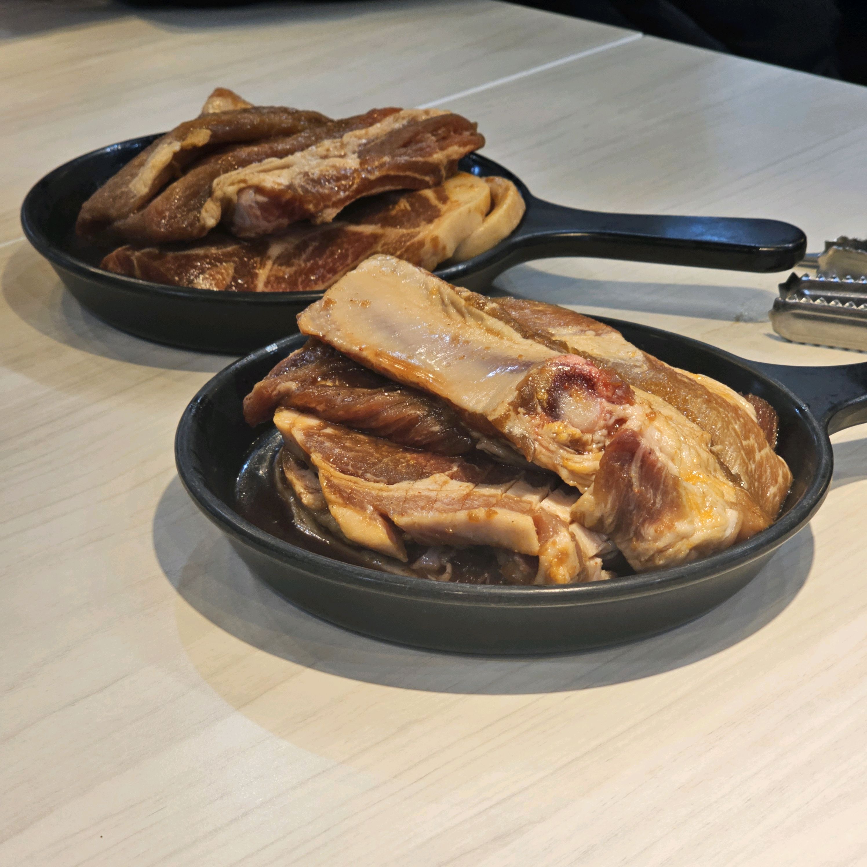 맛있는데 스테이크(?)는 향신료가 너무 많이 뿌려져있어서 아쉬워요. - 장안구 맛집 명륜진사갈비 수원파장점