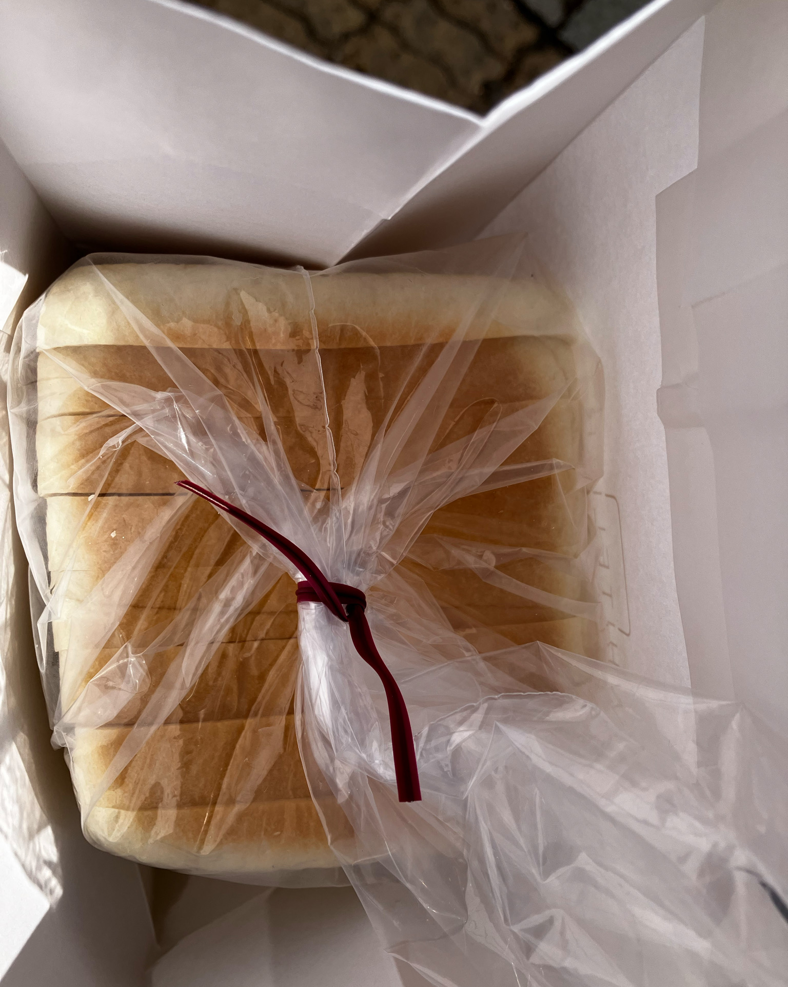 빵이 부드럽고 맛있지만 6천원까지..? 좀 비싼 것 같아요 - 부천 중동 맛집 화이트리에 부천점