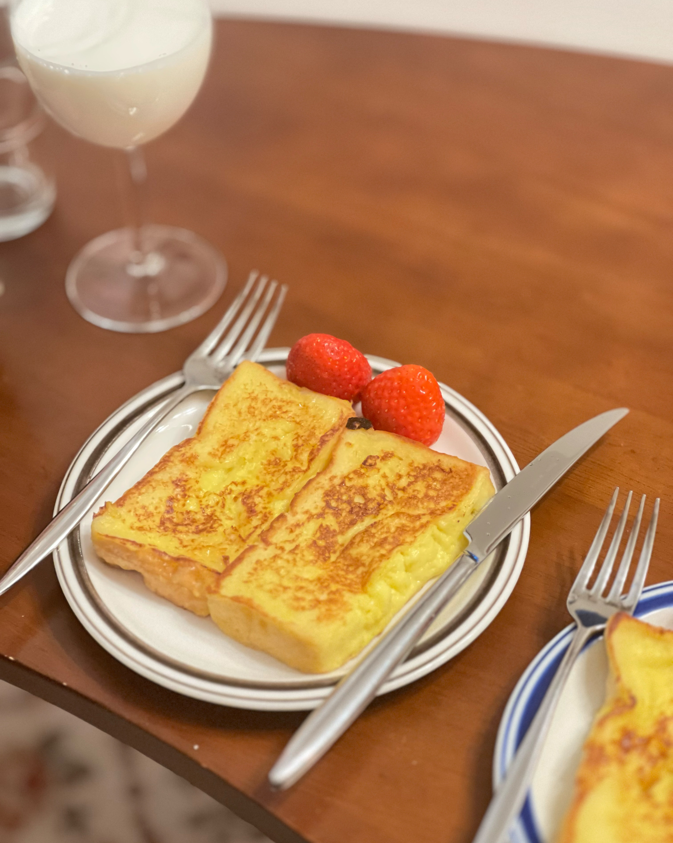 화이트리에 과천에 생겨서 너무 좋아요! 식빵 중 최애인데 그냥 먹어도 맛있고 프렌치 토스트
