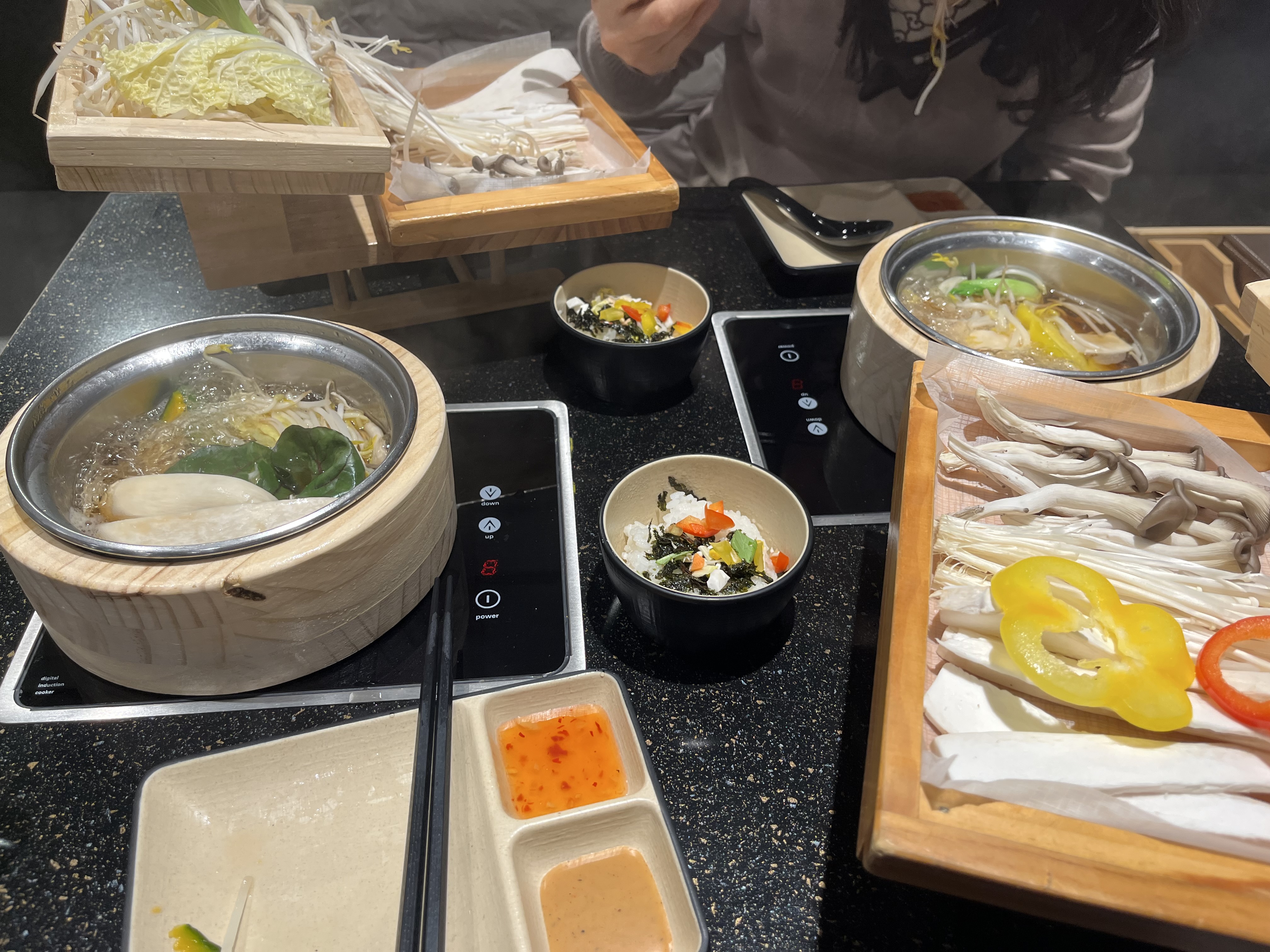 버섯 두개 시켰습니다 - 천호동 맛집 베츠베츠 뉴코아아울렛 천호점