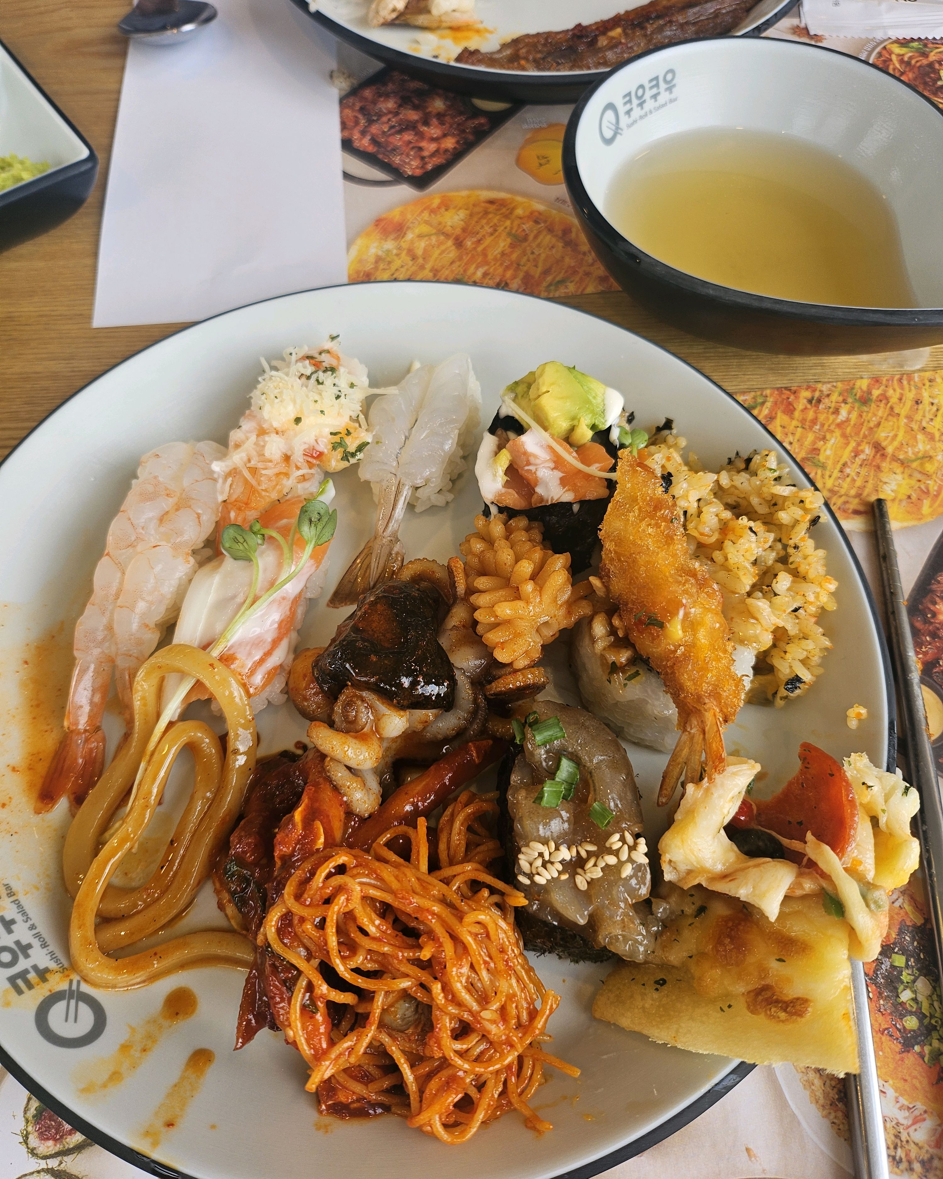 폭포쪽만 다니다 첨 가봄 폭포쪽 메뉴보다 다양해지고 맛도 좋아졌다 바다가 보이는것이
