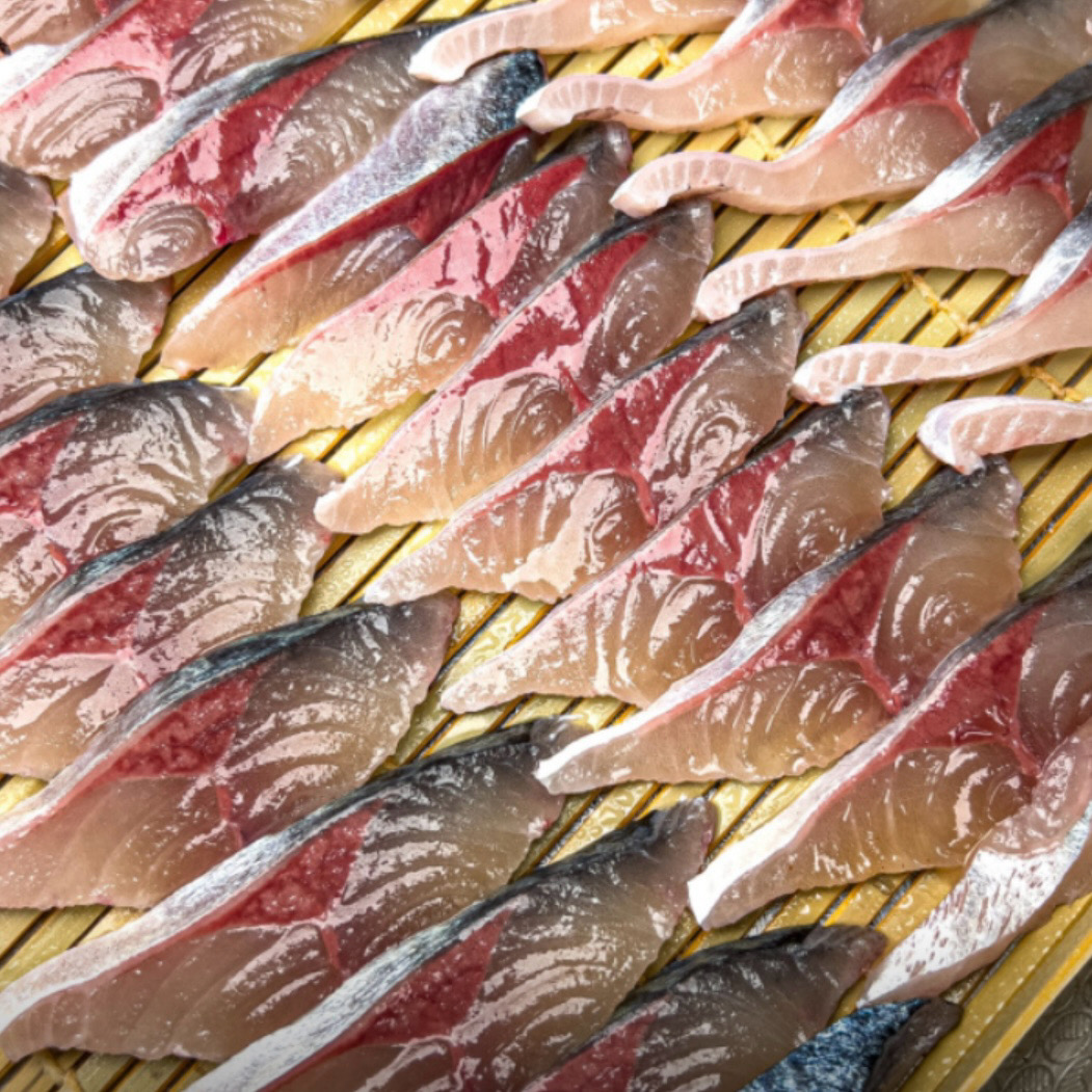 고등어회는 안먹어 봤는데 친구가 그렇게 맛있다고해서 제주도 놀러 간김에 맛잇는 집으로 데려