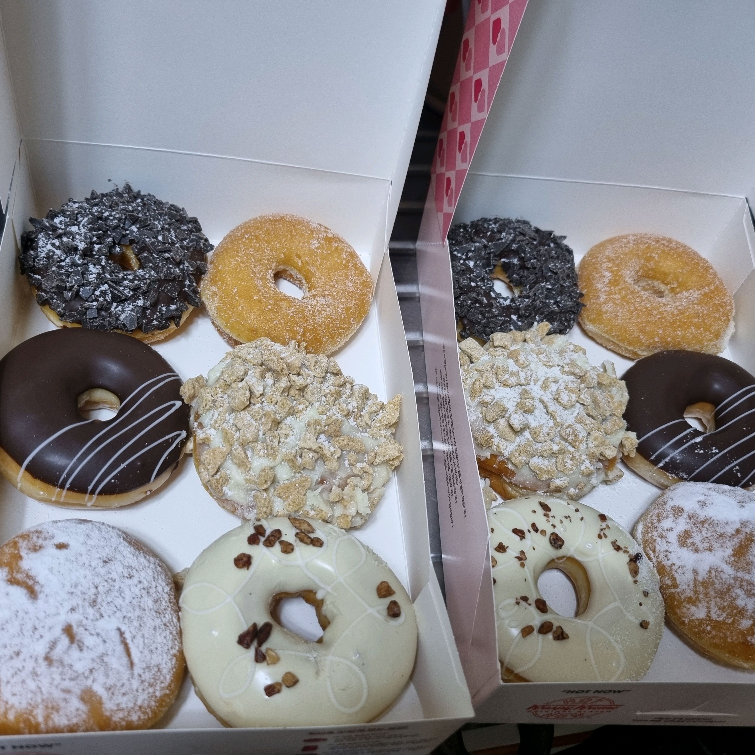 어소티드더즌 포장이었어요 - 구월동 맛집 크리스피크림도넛 인천구월점