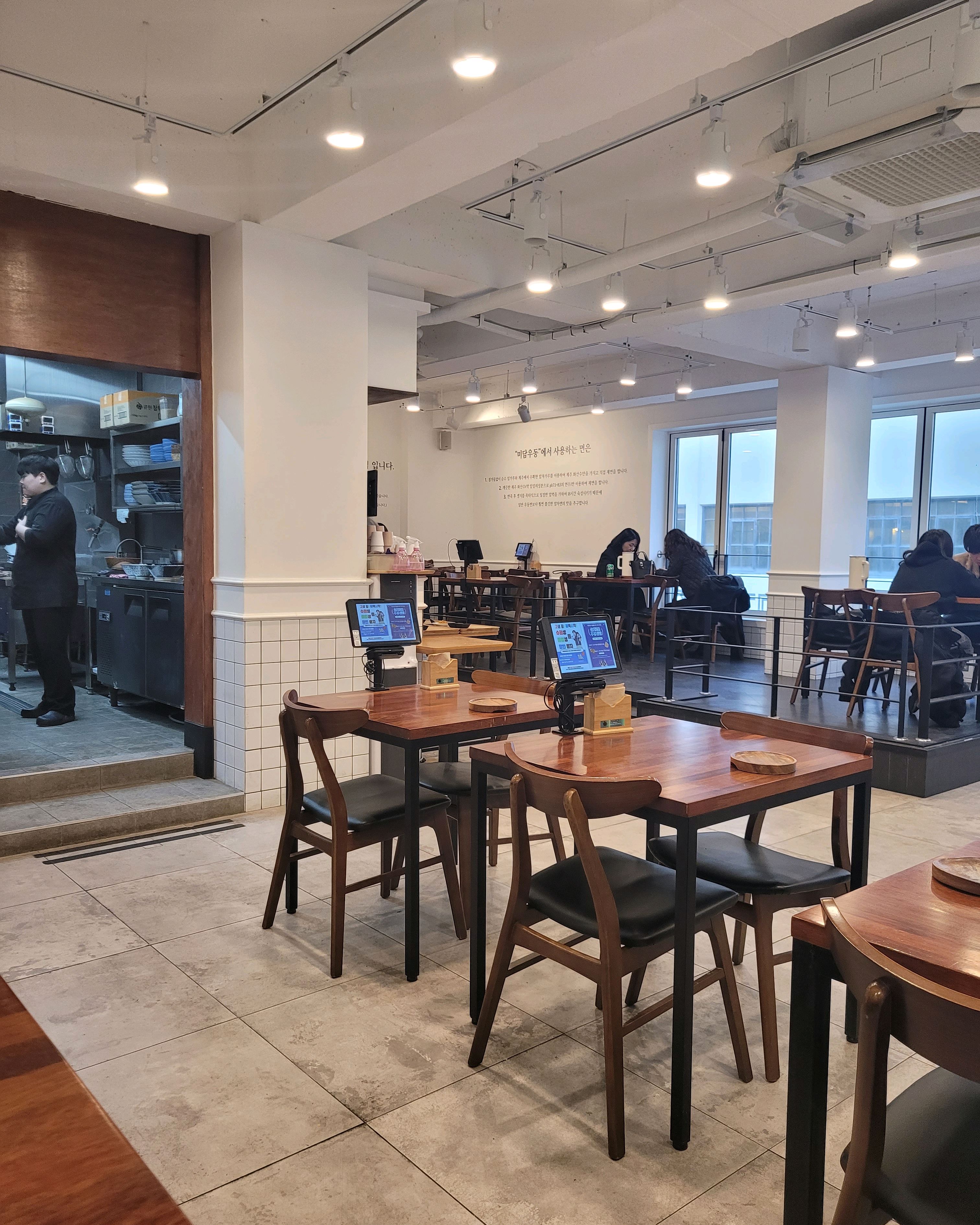 첫째 직원분 엄청 칫절하심 - 제주 맛집 한라미담우동