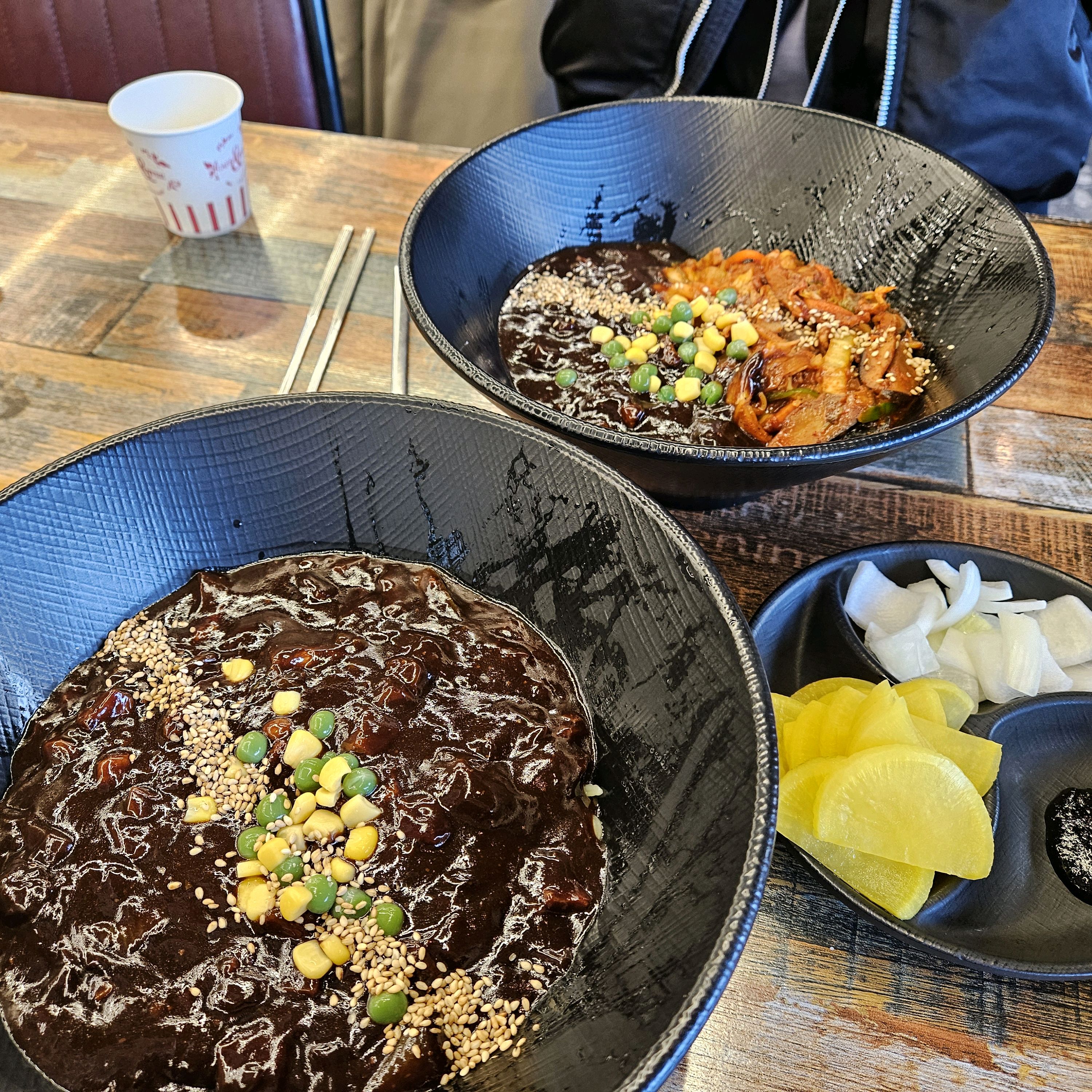 대구 유창반점~ 옛날짜장과 중화비빔면 시켰어요. 곱배기로 천원추가하니 양이 넉넉해요. 셀프