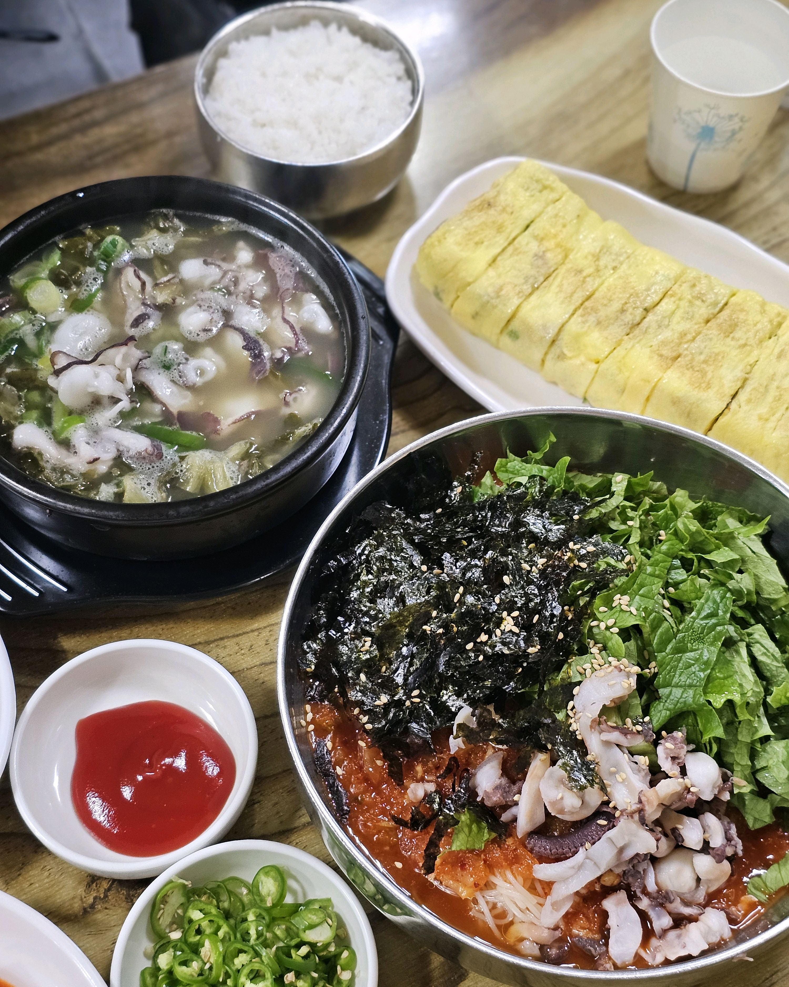 속초여행가면 꼭 가봐야하는 맛집♡ - 아바이마을 맛집 속초문어국밥