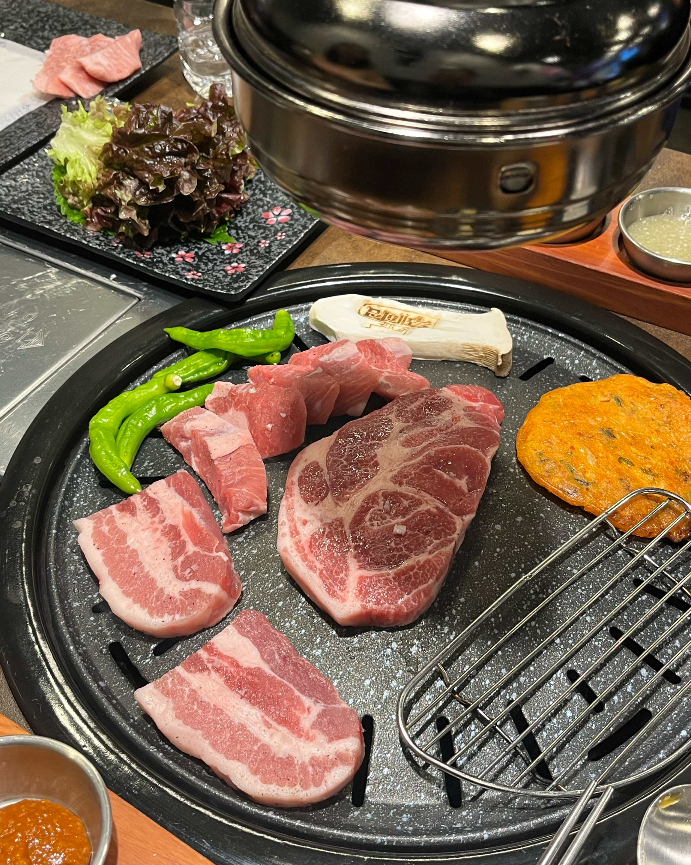 맛있고, 직원들도 친절해용 ~~~~~~~~~~ 🫶🏻 - 불당동 맛집 특돼지집