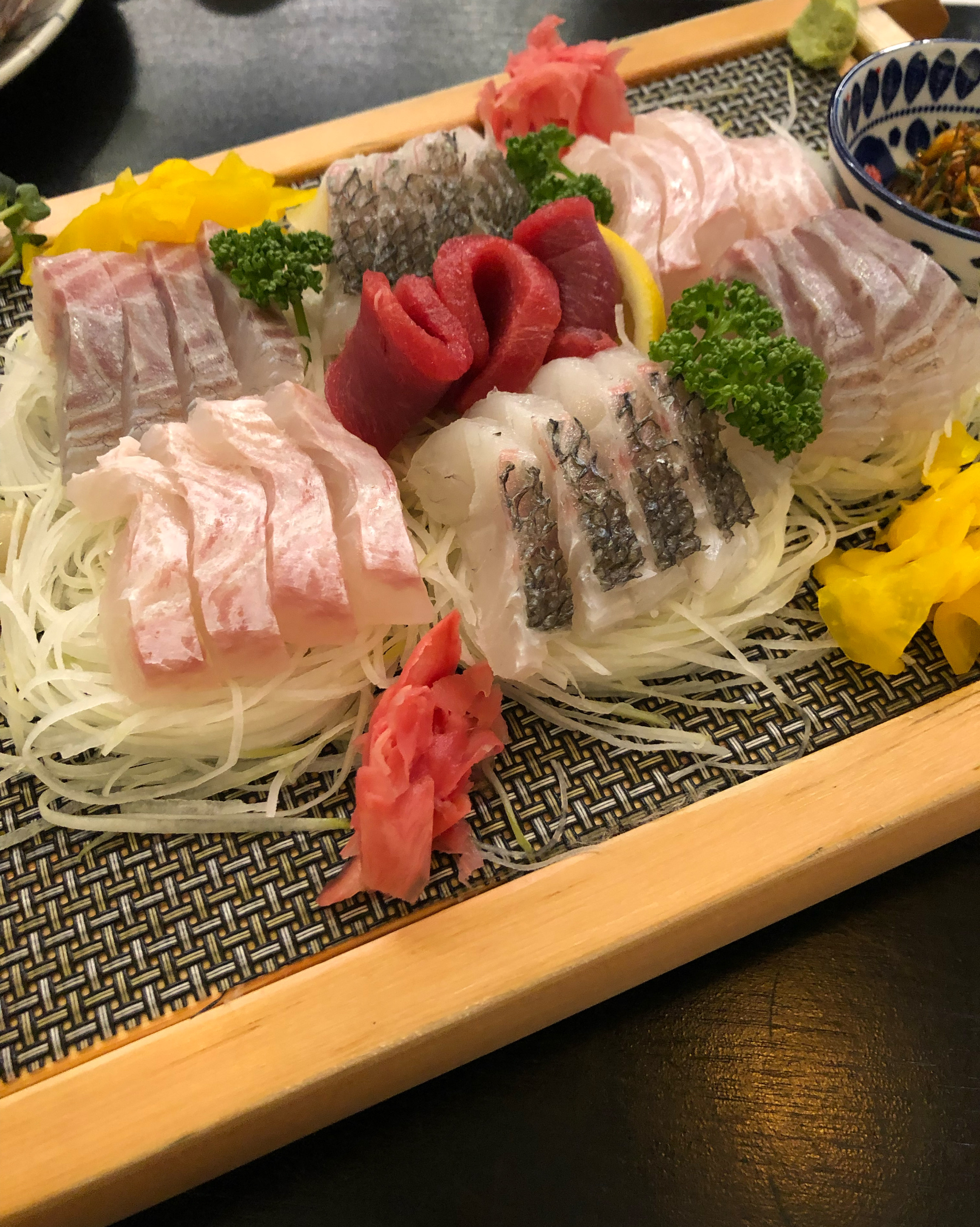 회 한 점 . 달래장과 함께 먹으니까 너무 너무 맛있네요 !! 맛집입니다 🤍 또 방문할게요