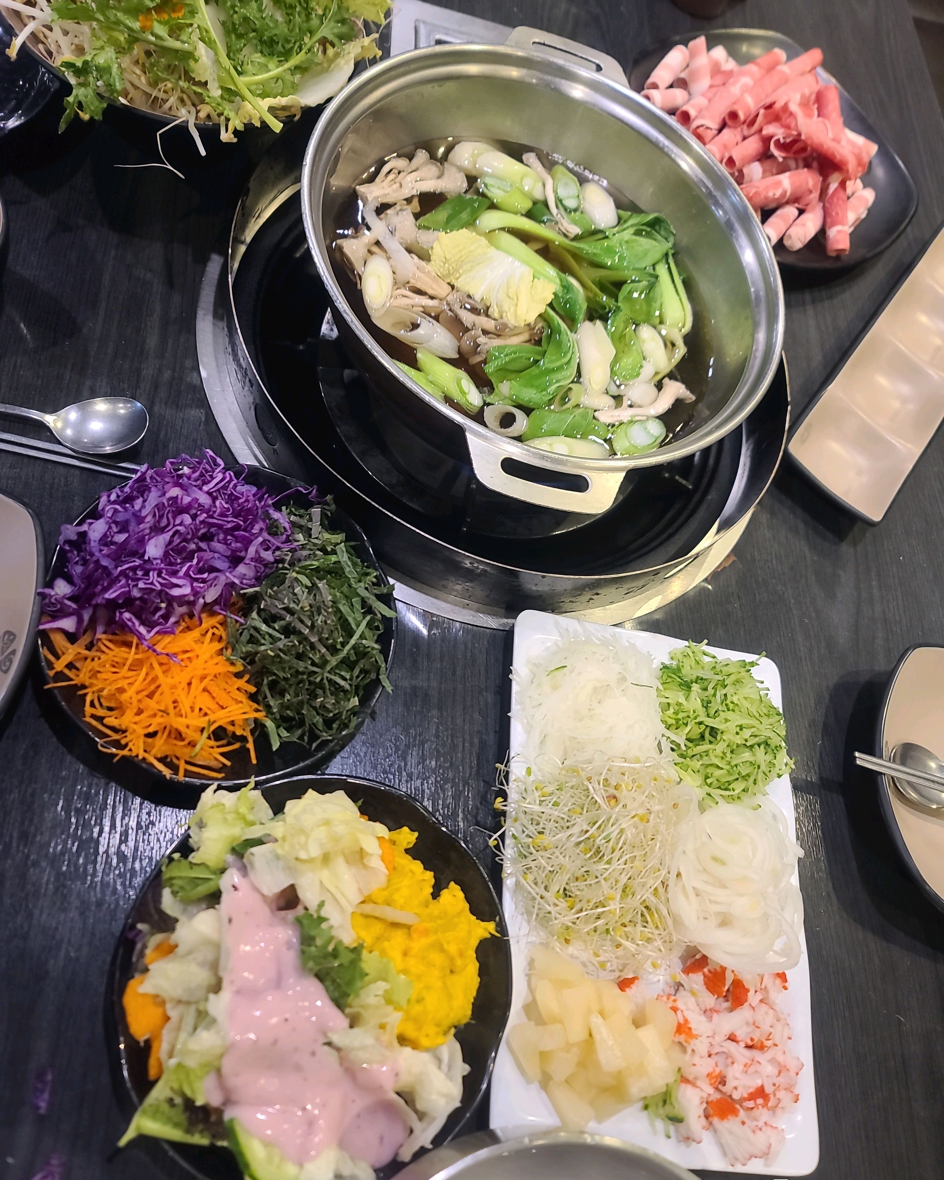 오늘은 월남쌈 먹고싶어서 친구랑 가까운 소담촌홍제점 방문했네요 한가한 시간이라서 조용하게