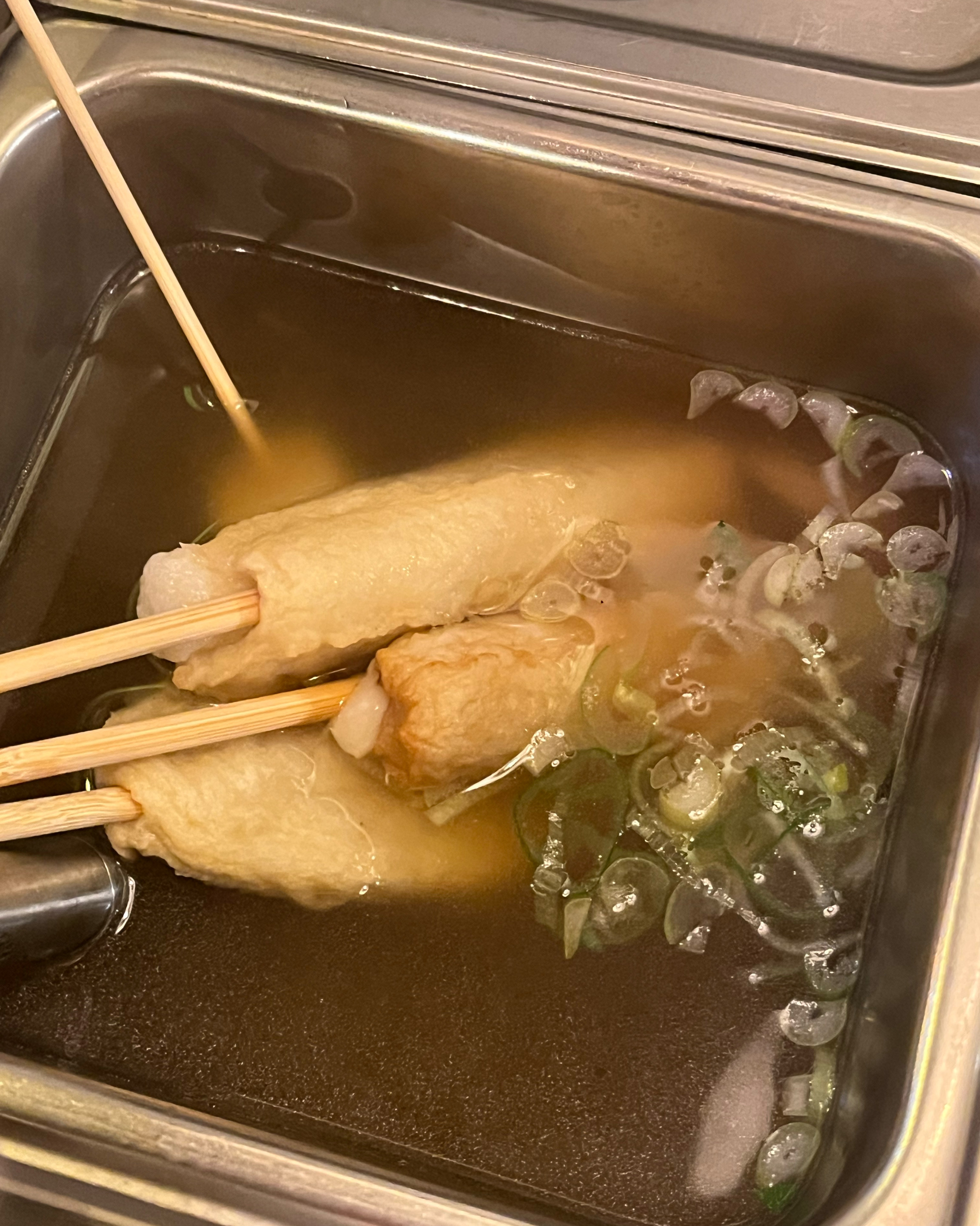 친구 추천으로 오뎅바에 왔는데, 진짜 맛있고 명란이 진짜 맘에 들어요. 분위기도 진짜 좋고