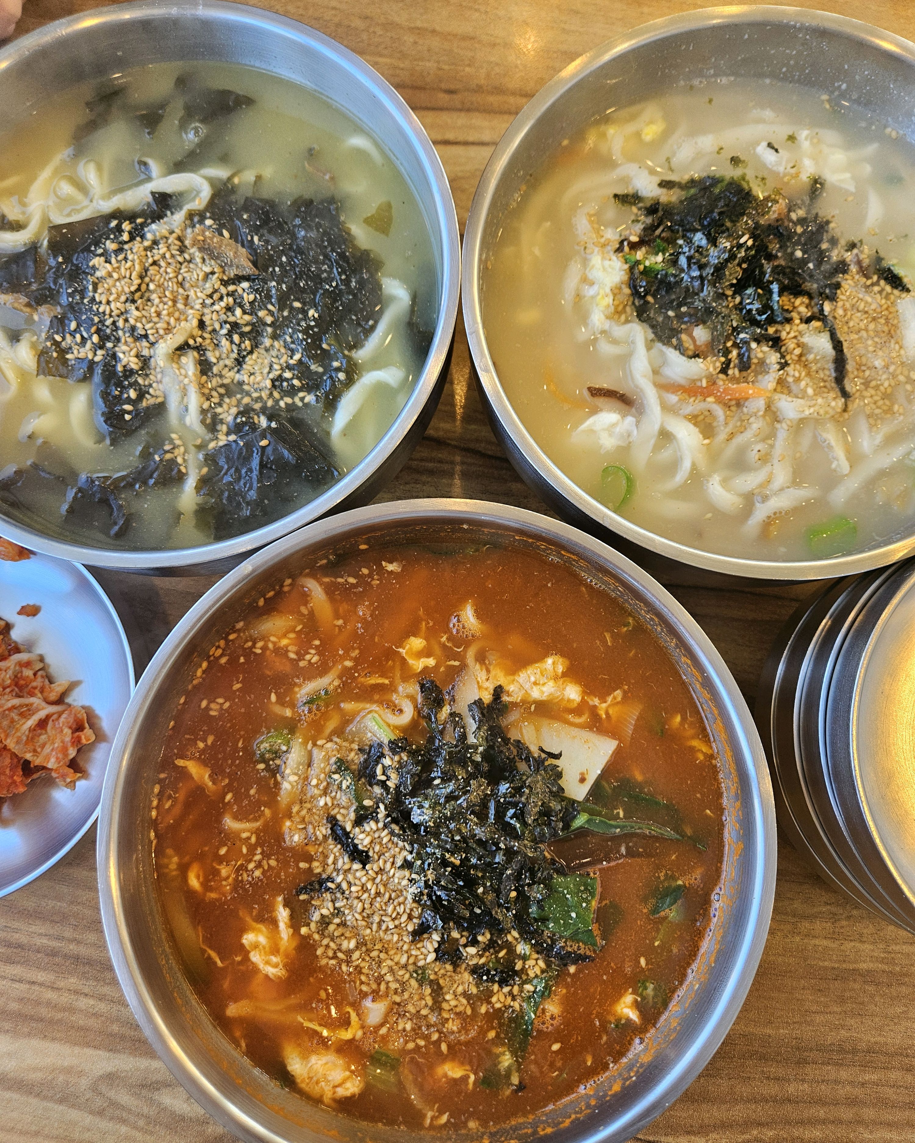 장칼국수는 걸쭉하지 않고, 황태칼국수는 깔끔한 맛 - 경포대 맛집 경포칼국수