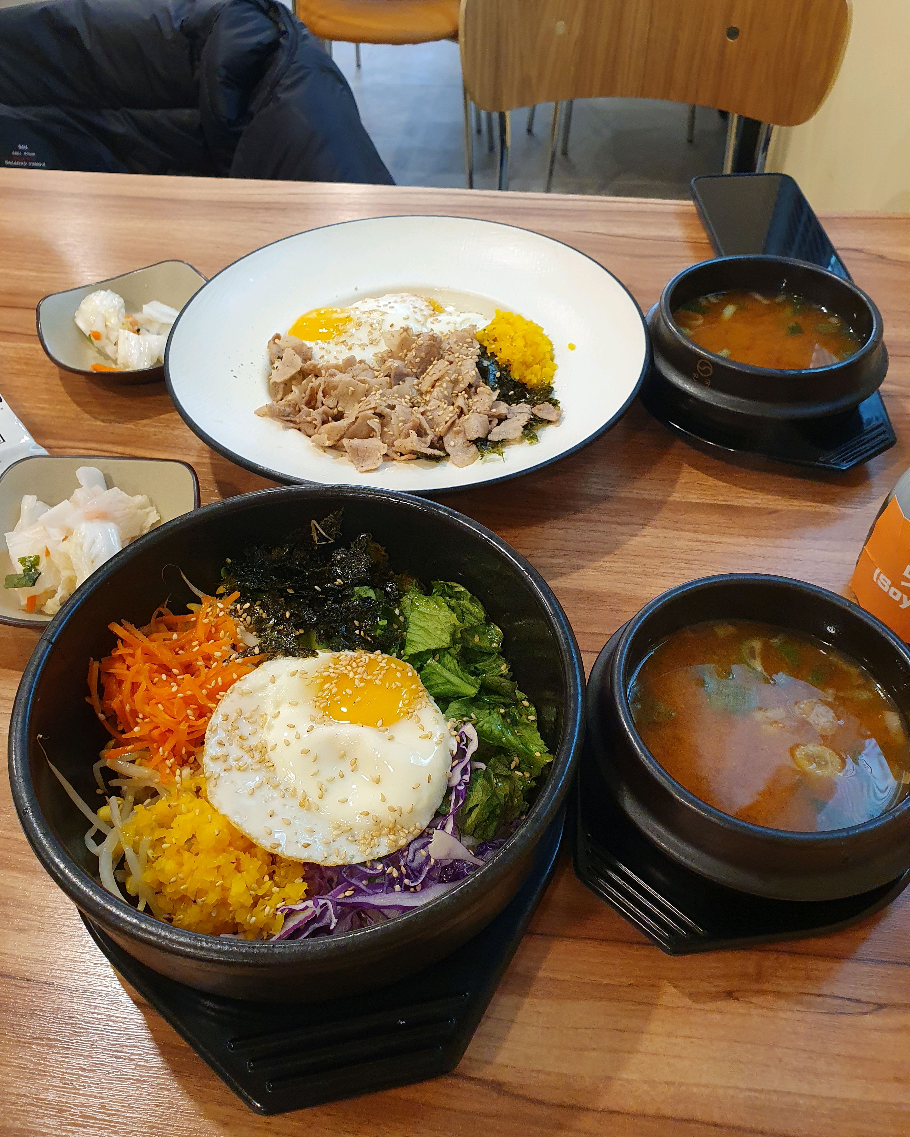 외국인 출입국 사무소 왔다가 점심 먹으러 들렀는데, - 부산역 맛집 온그릇 비빔밥 중앙점