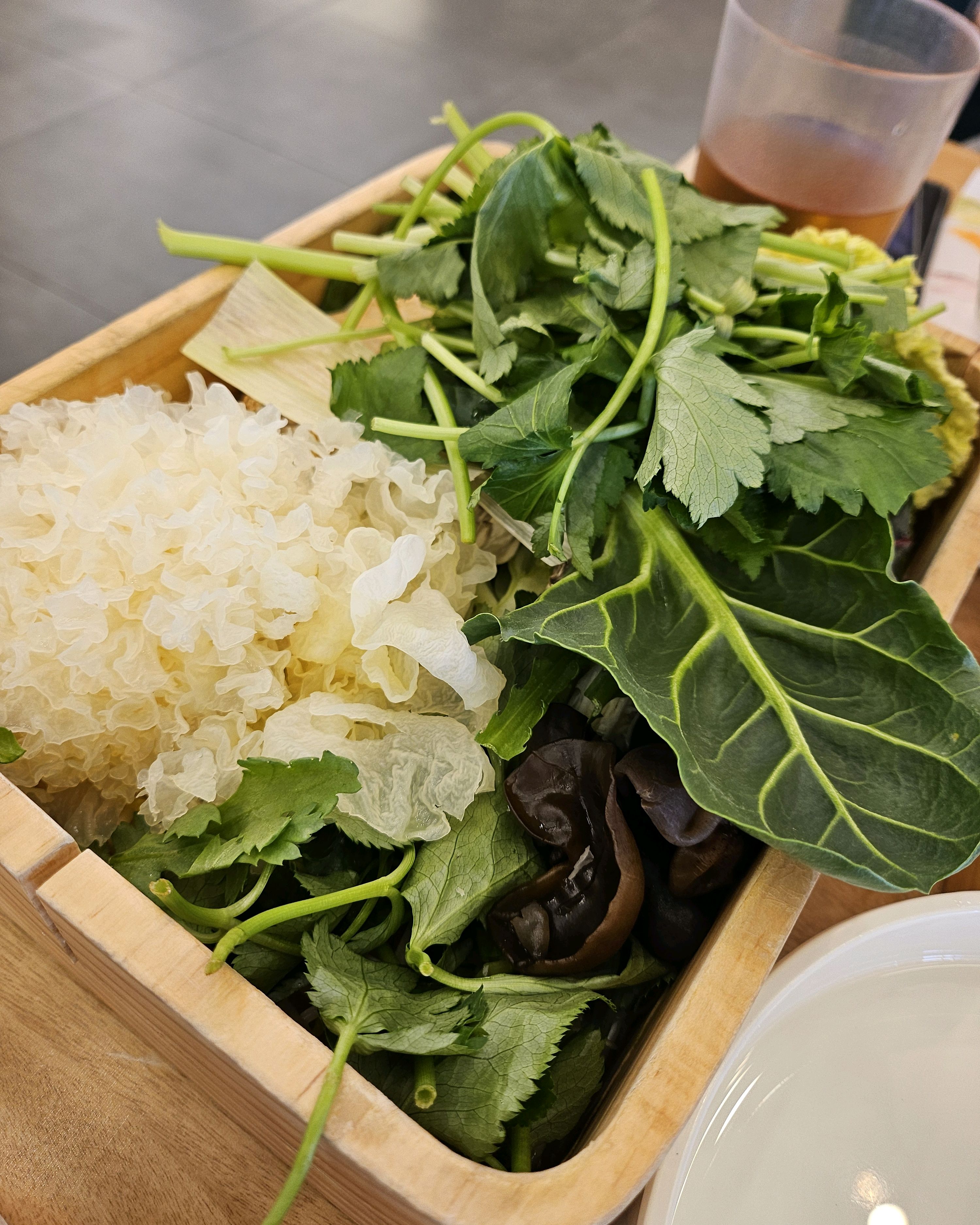 동창 모임 때문에 오게 됐는데 야채도 신선하고 종류가 많아서 맛있게 잘 먹었어요. 가족단