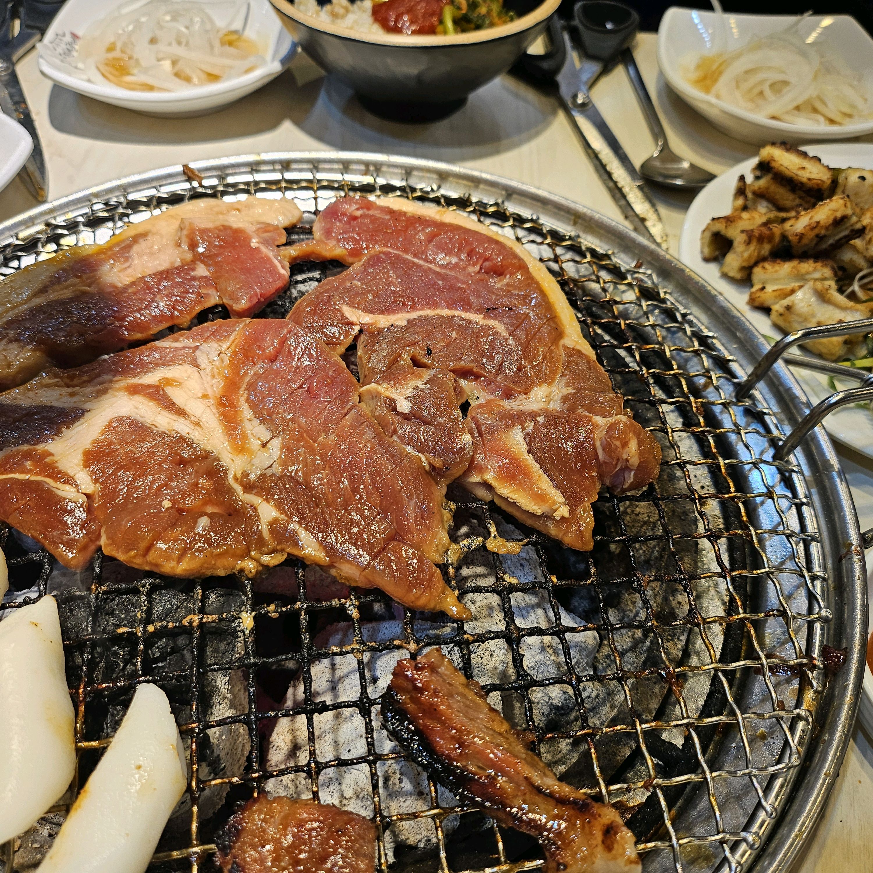 첫방문인데 매장 깨끗하고 고기도 맛있어요👍 - 인천 서창동 맛집 명륜진사갈비 인천서창점