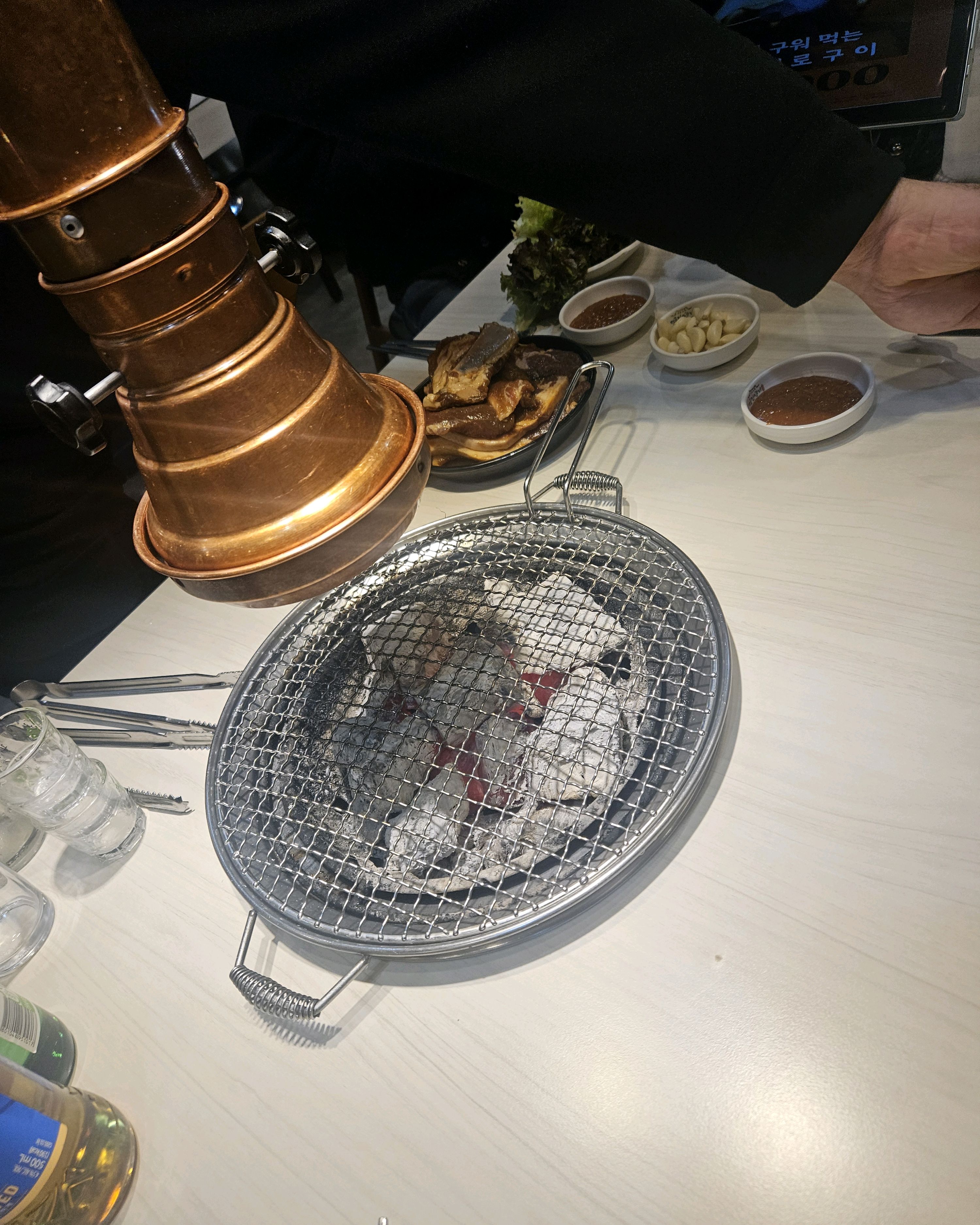 집근처에있는 명륜진사갈비 오늘따라 눈에 확!뛰어서 들어오게 되었는데 고기 질 좋고 직원분