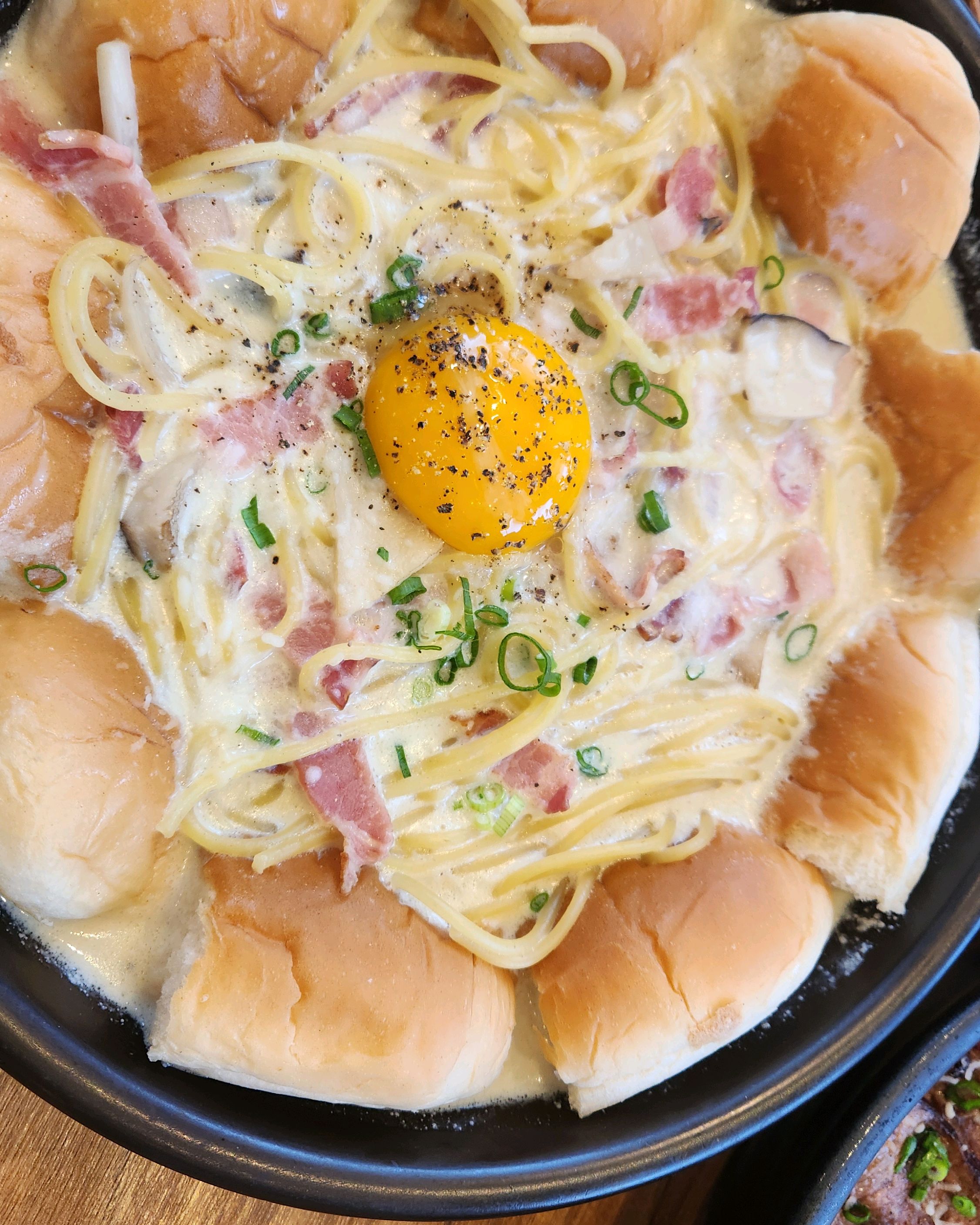 색다른 맛의 음식을 맛볼수 있어서 좋았어요. 맛도 당연히 줗구요~ - 불당동 맛집 일이이사
