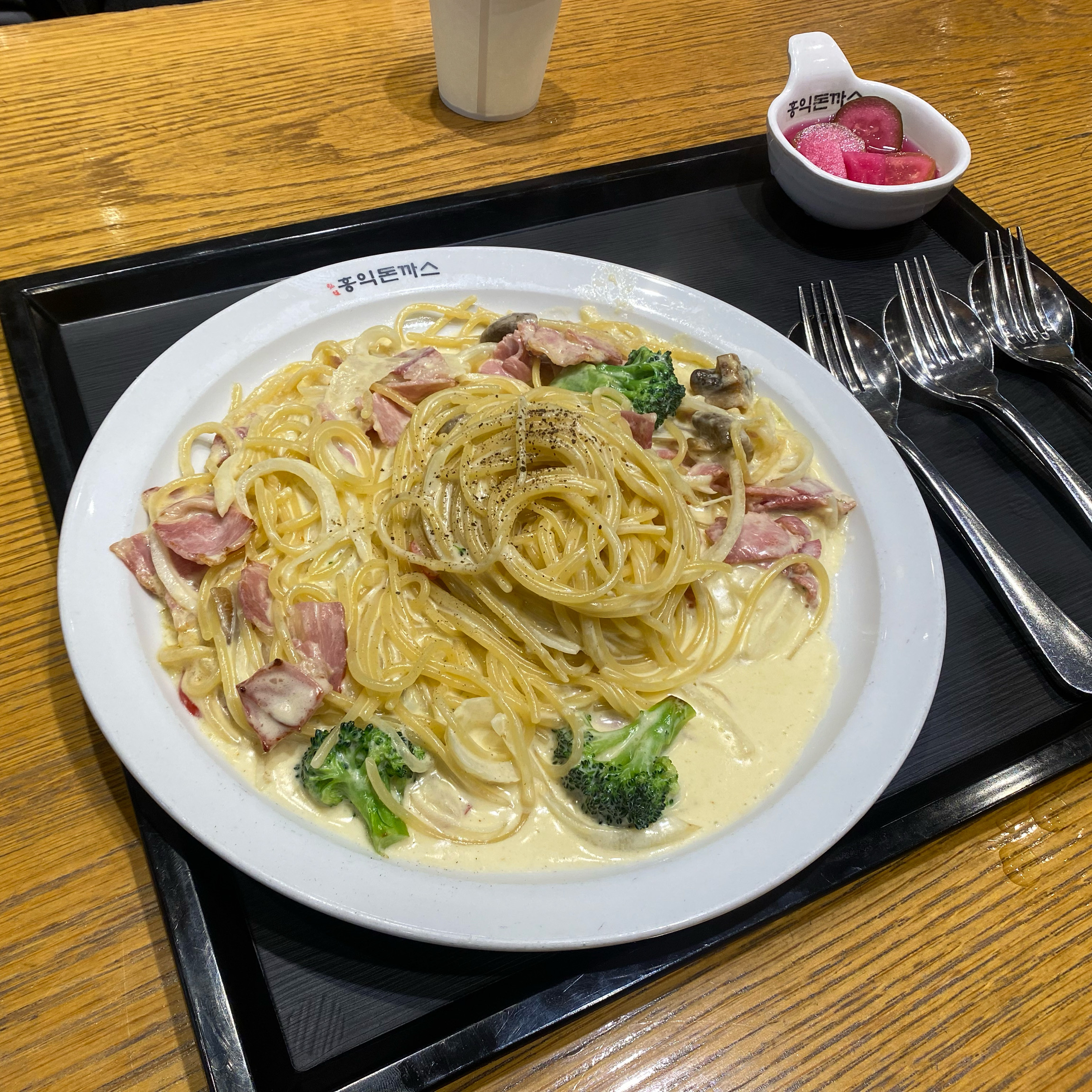 파스타도 먹을만하고 돈까스도 먹을만 하다 - 매탄동 맛집 홍익돈까스 매탄점