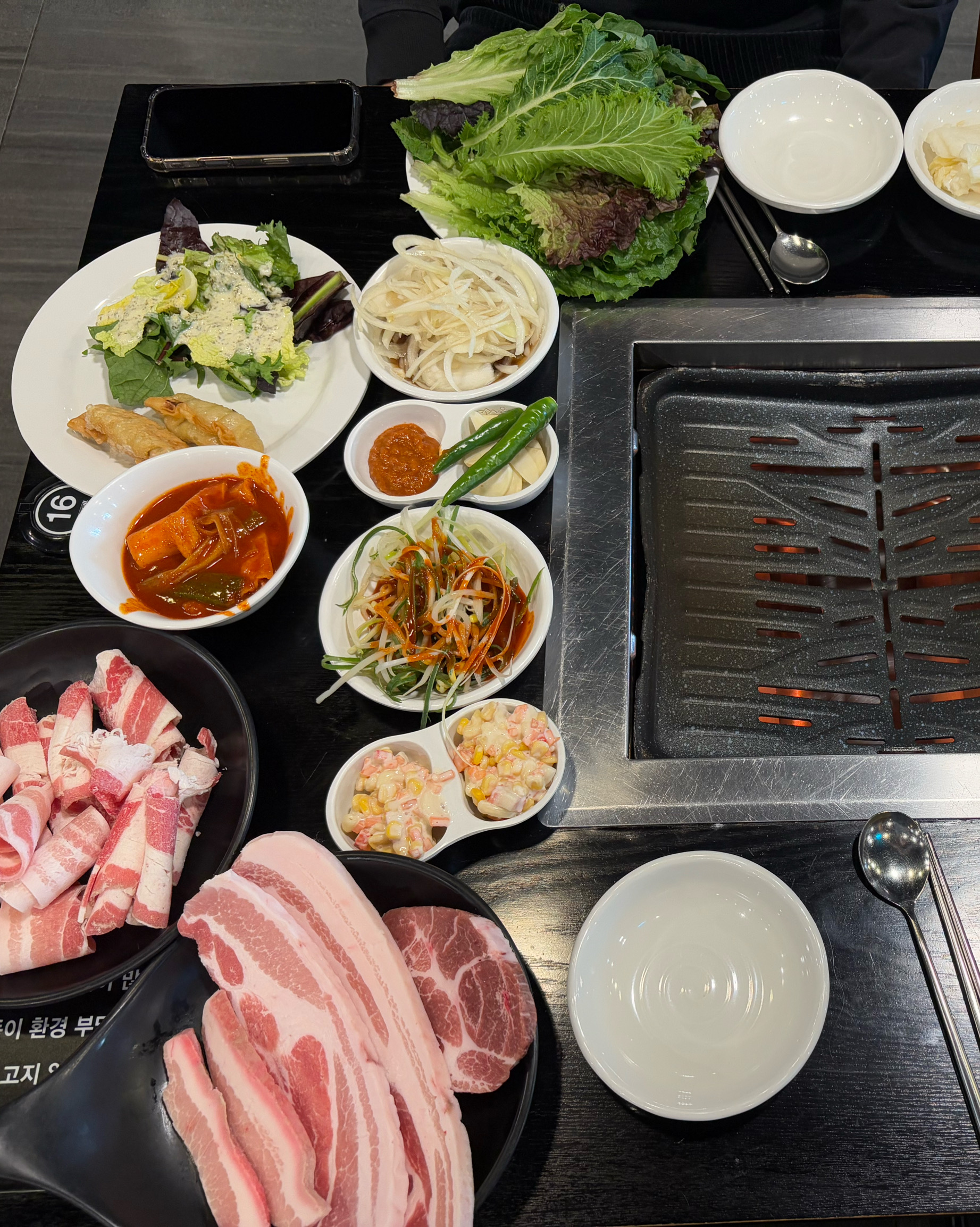암사 최고의 고깃집이네요!! 프랜차이즈 뷔페보다 고기 퀄리티도 너무 좋고 채소가 엄청 싱싱