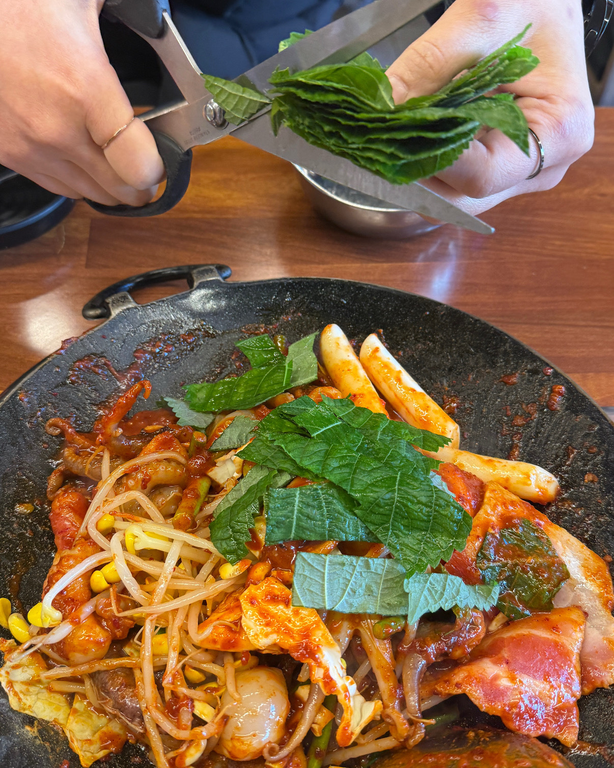 [홍대입구역 맛집 홍스쭈꾸미 홍대본점] 직접 가본 로컬 리뷰