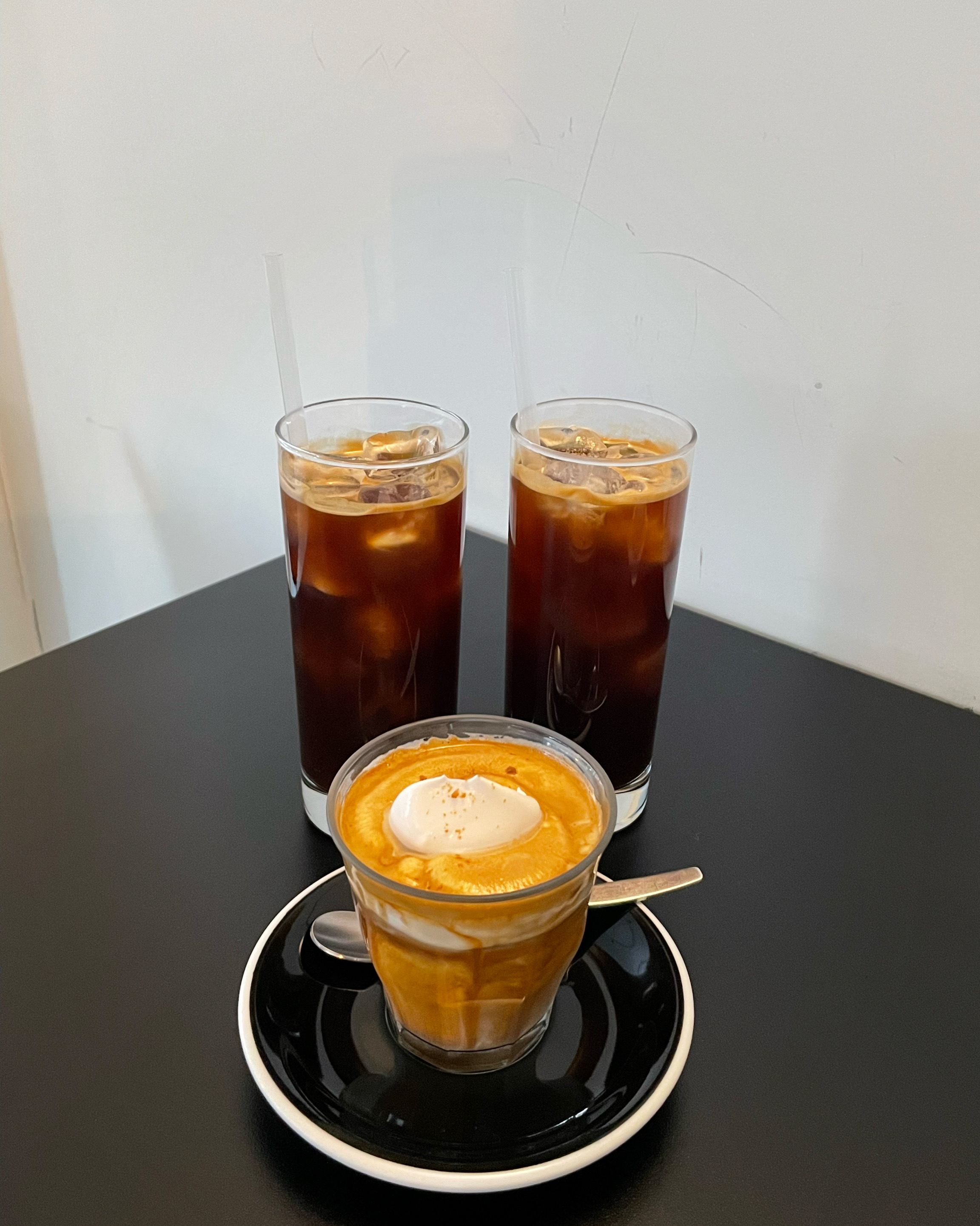 공간도 넓고 불편한 테이블,의자가 아니라 좋네요 - 망원동 맛집 콘웰