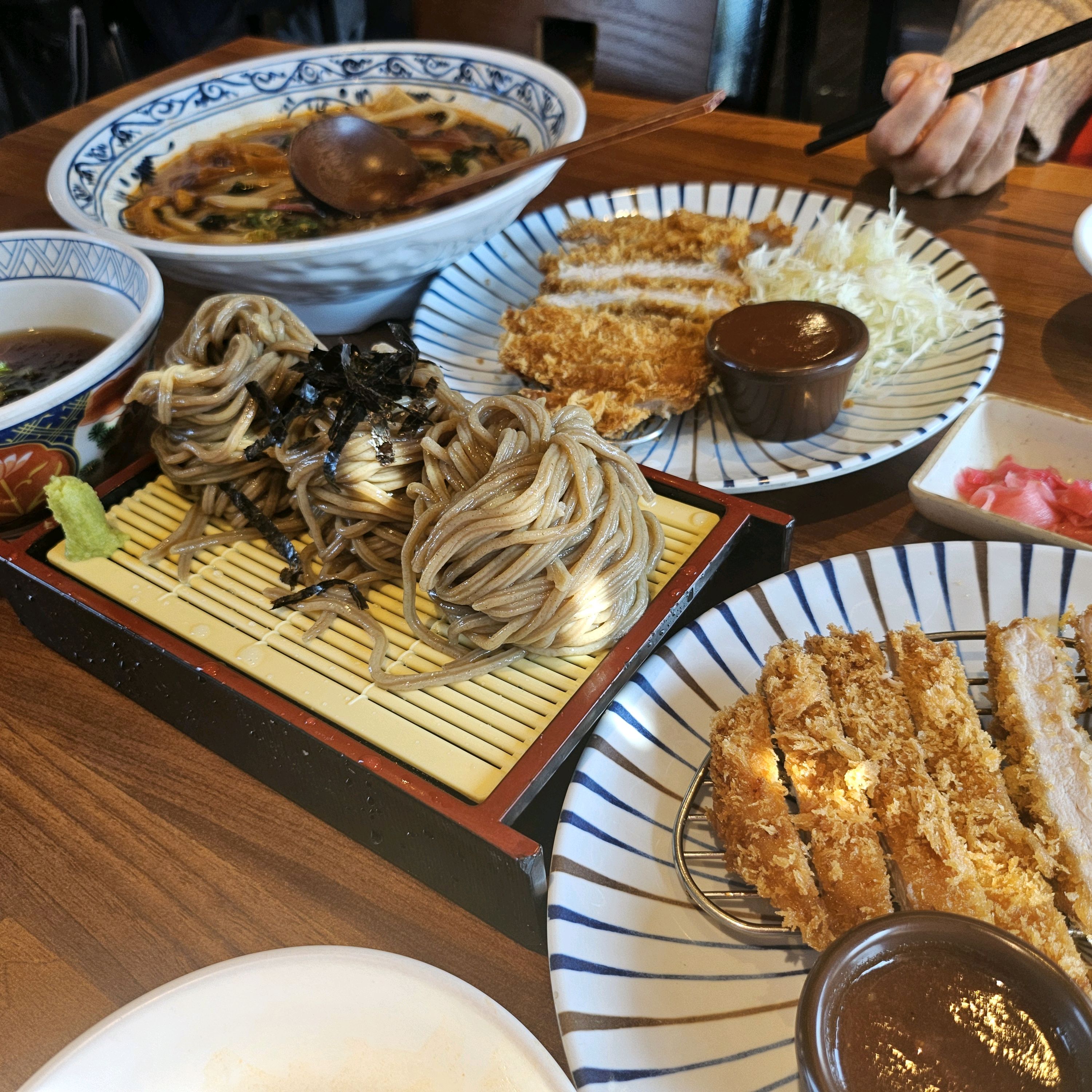 처음 음식나올때 비주얼에 놀라고~ - 울산 신정동 맛집 삼동소바 울산남구점