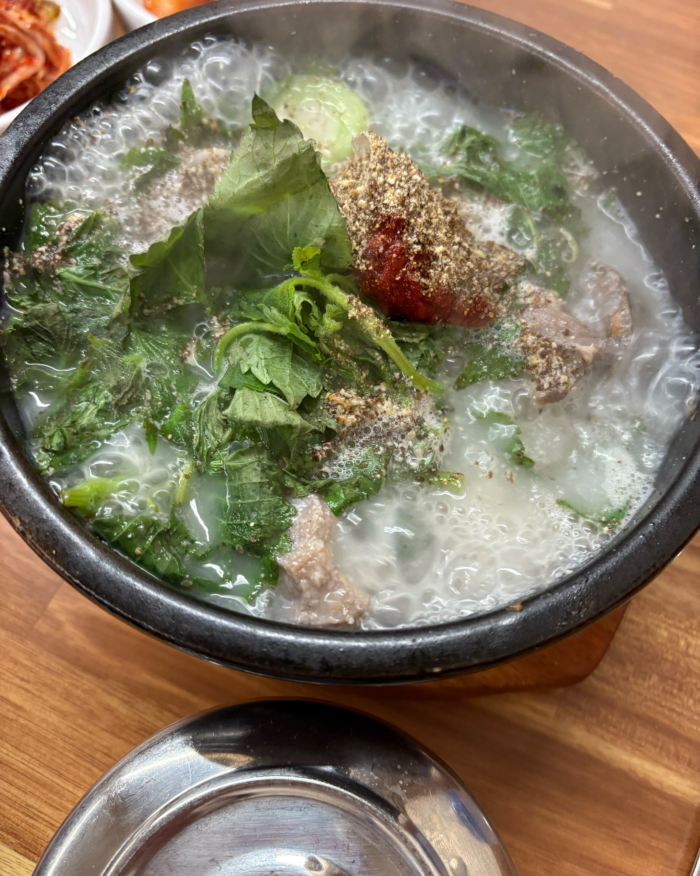 fc서울 경기보고 고기먹으려다 자리없어서 돌아다니던중 들어왔는데 너무너무 맛있고!! 비린맛