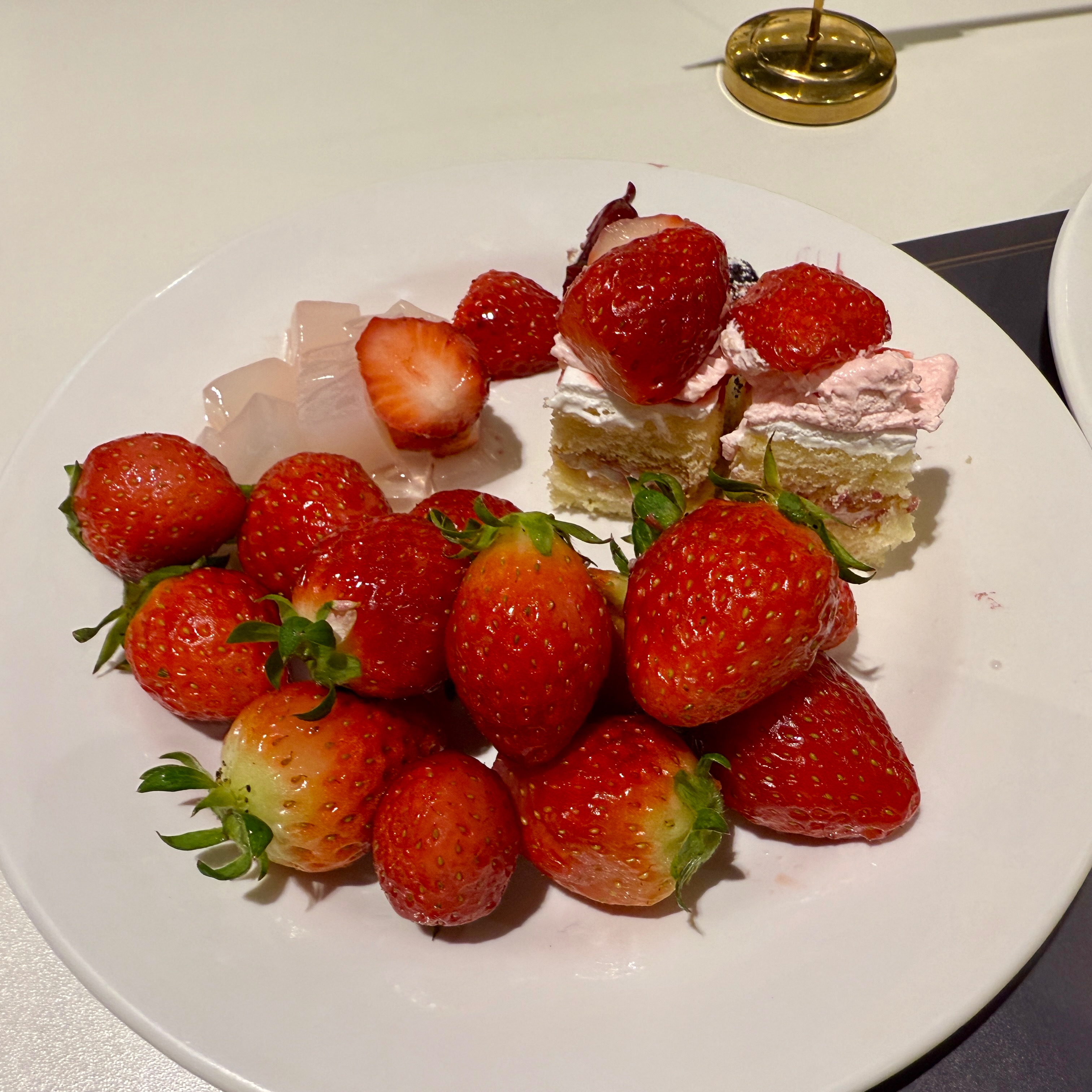 딸기축제기간이라 더 가성비 가심비 굿인것같아요 - 남포동 맛집 애슐리퀸즈 롯데마트 광복점