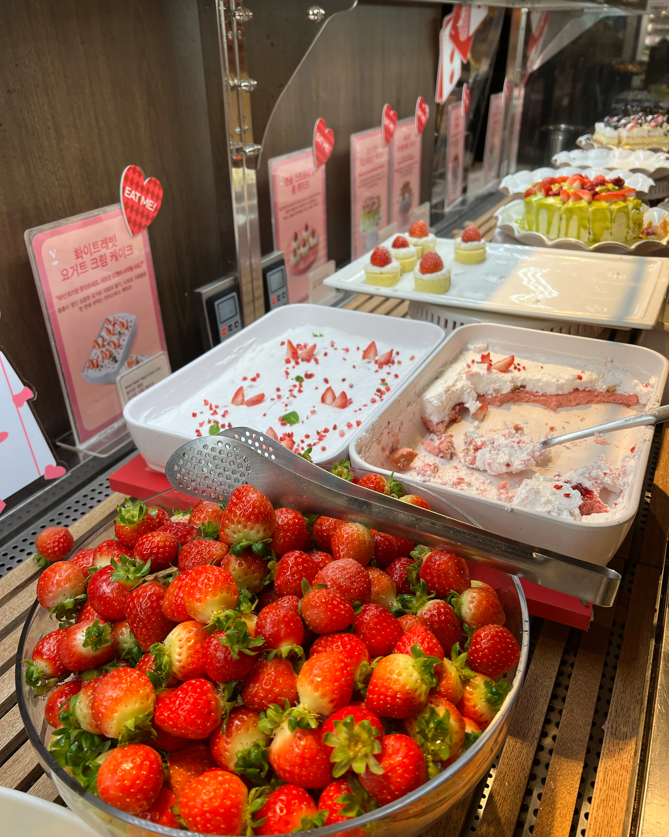 초반엔 딸기가 물러있었는데, - 천안아산역 맛집 빕스 천안펜타포트점