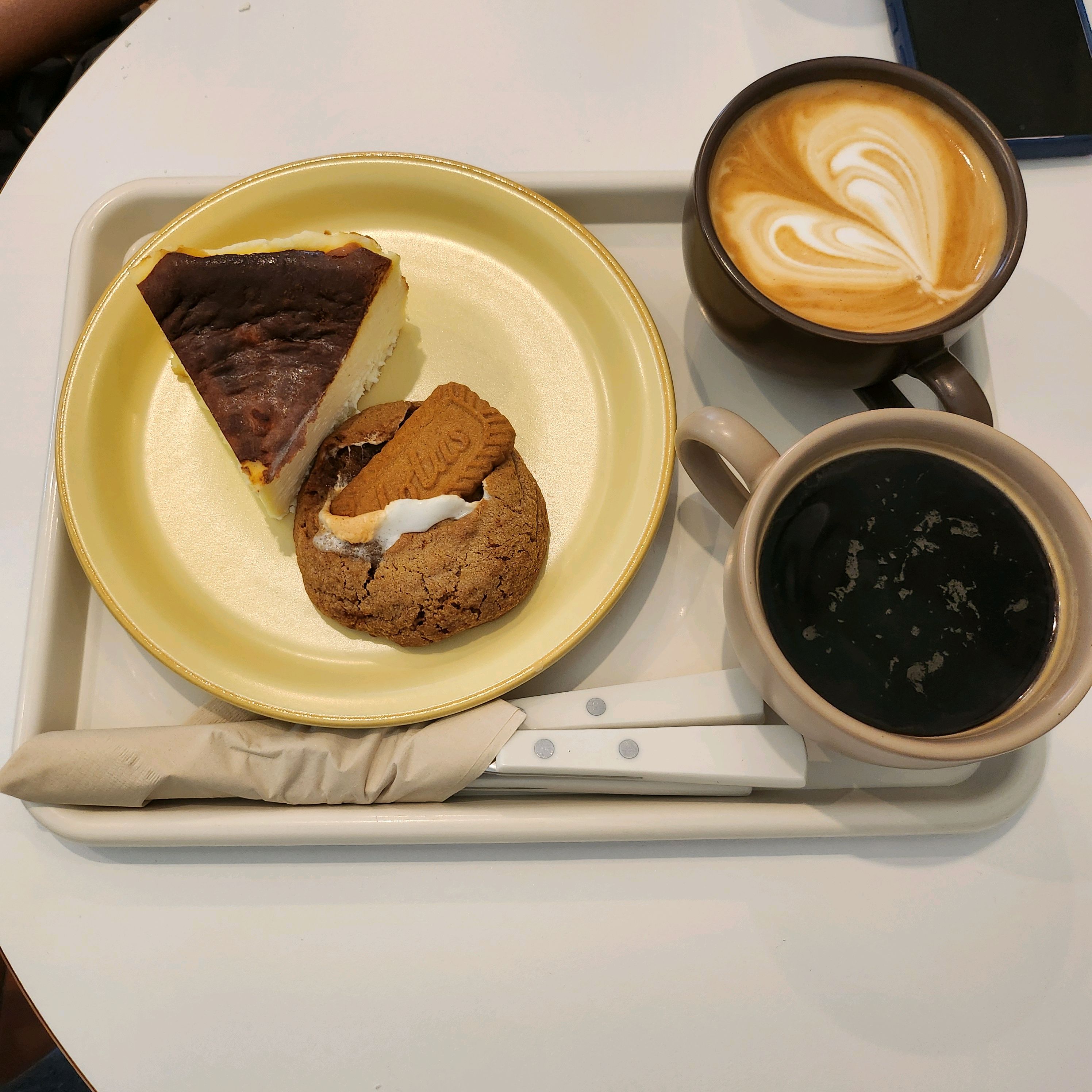 사장님 넘 친절 스윗하시고용~~ 쿠키가 특히 넘넘 맛있는 곳! 답례품으로도 많이들 사가시는