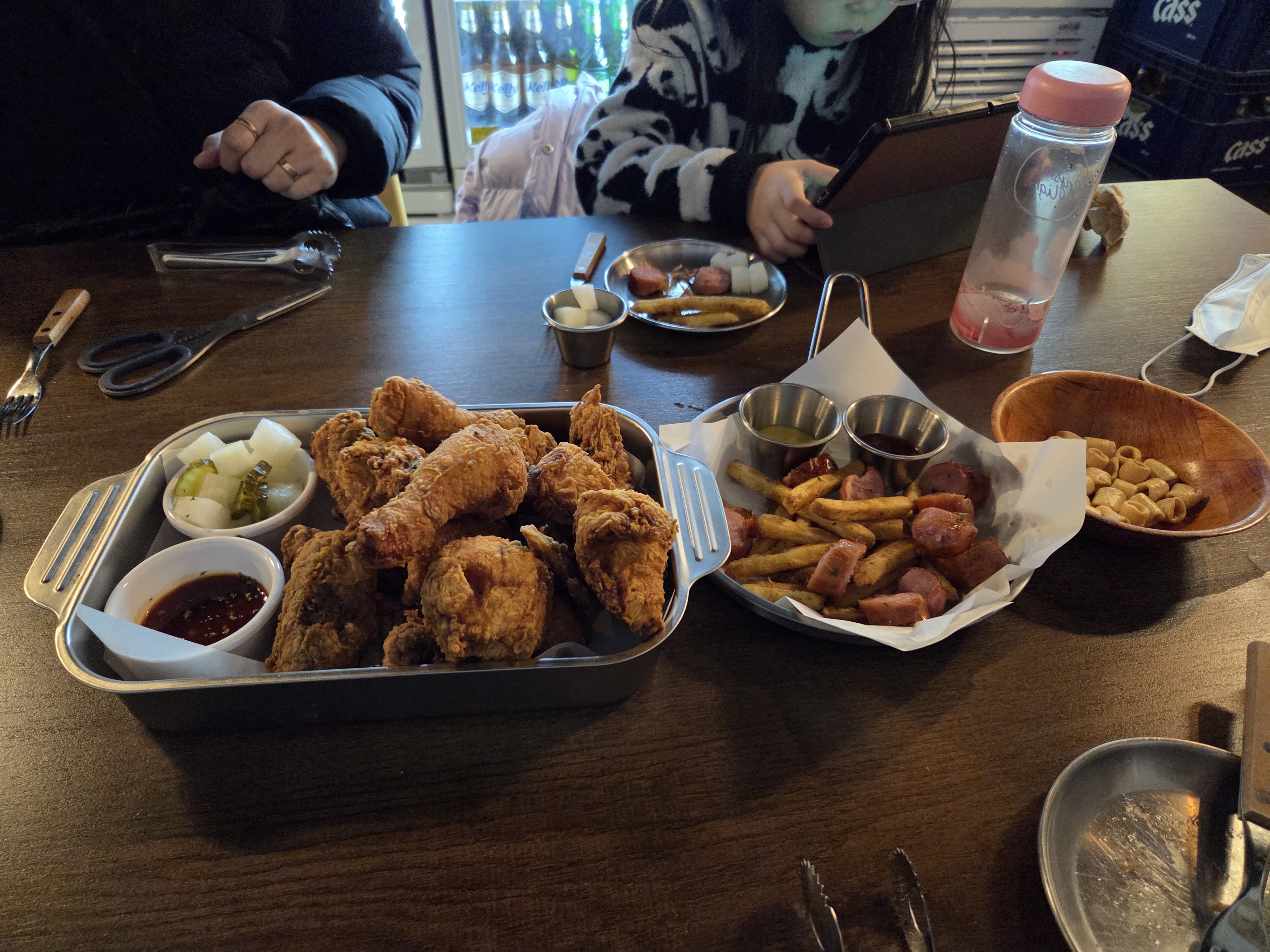 멀리서 부산 여행와서 숙소 근처 간단하게 아이들과 맥주한잔 하러왔어요. - 송정 맛집 비어웨이브