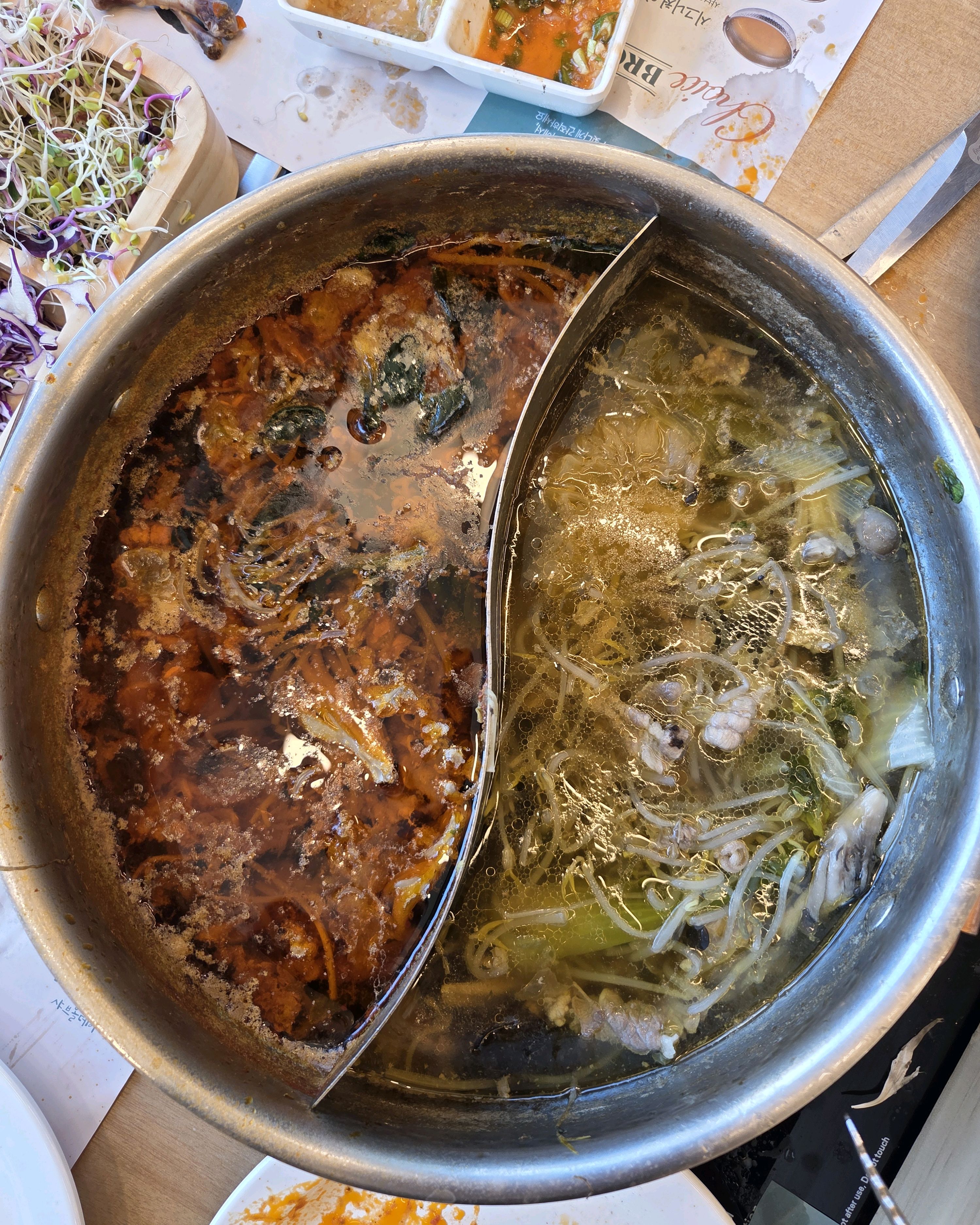 야채 신선하고 고기 무한리필이라 좋아요. 사진은 다 먹고 찍었네요... - 청주 봉명동 맛집 샤브올데이 청주봉명점