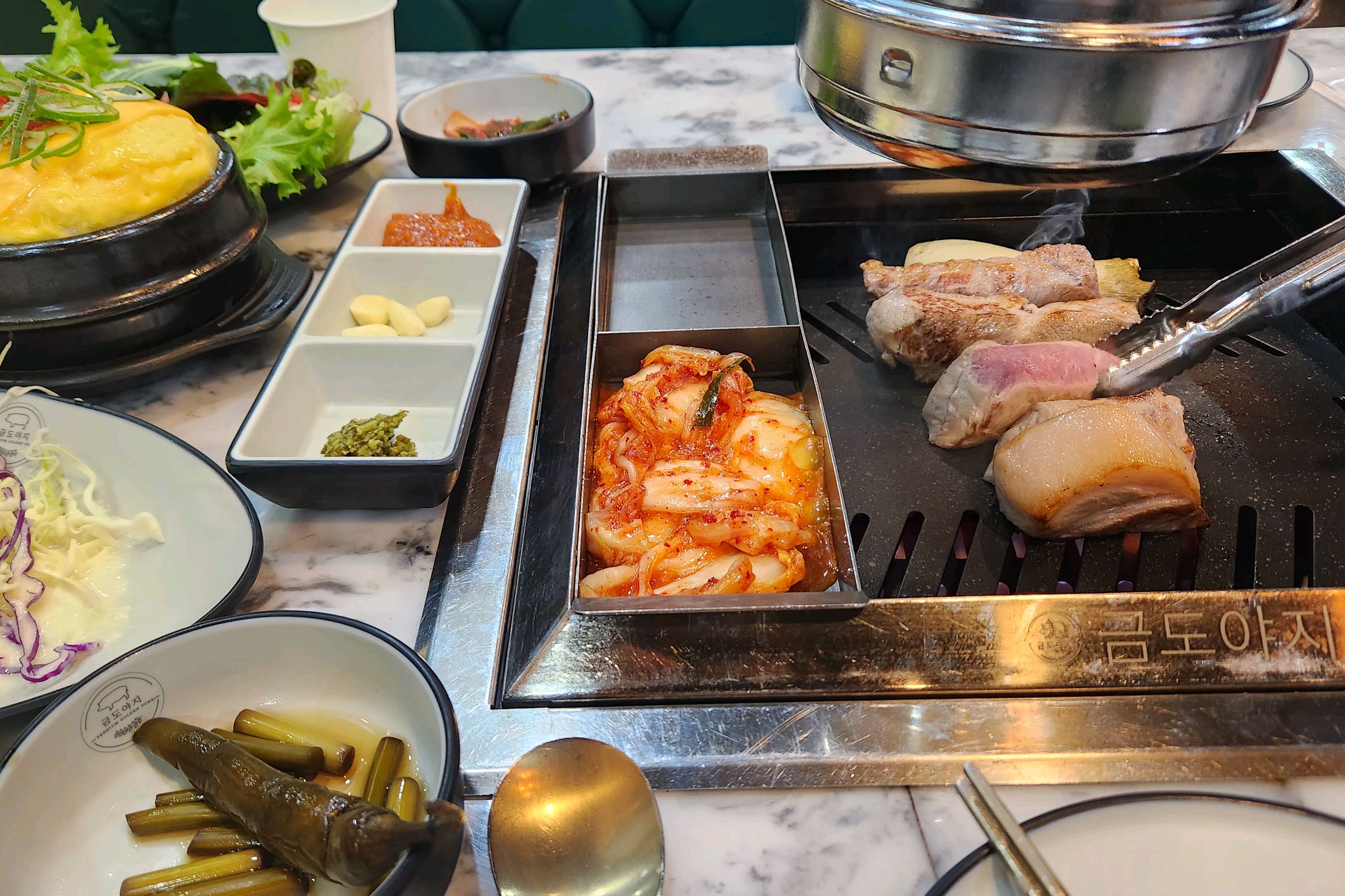 음식점이 넓고 깨끗해요. - 인천 맛집 금도야지 루원시티본점