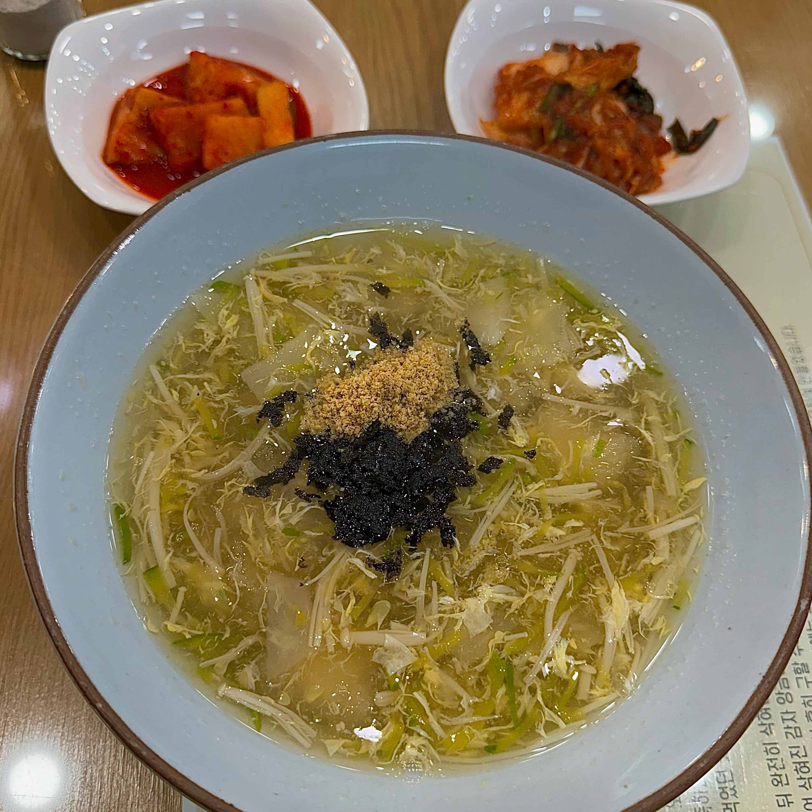 평일 저녁에 방문했는데 웨이팅 없이 이용했어요! - 아바이마을 맛집 속초신토불이감자옹심이