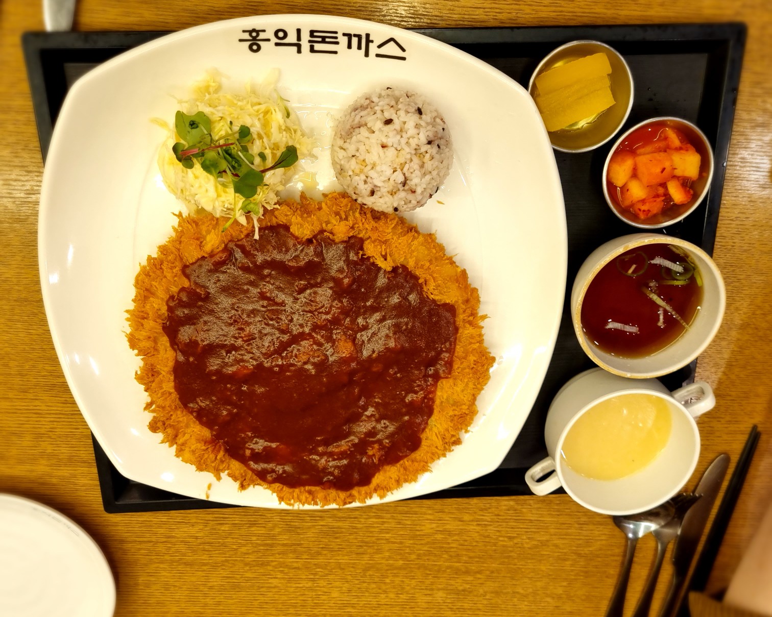 대형카페st, 소갈비를 팔것만같은 홍돈 인테리어, 추억의 맛! - 노은동 맛집 홍익돈까스 노은하기점