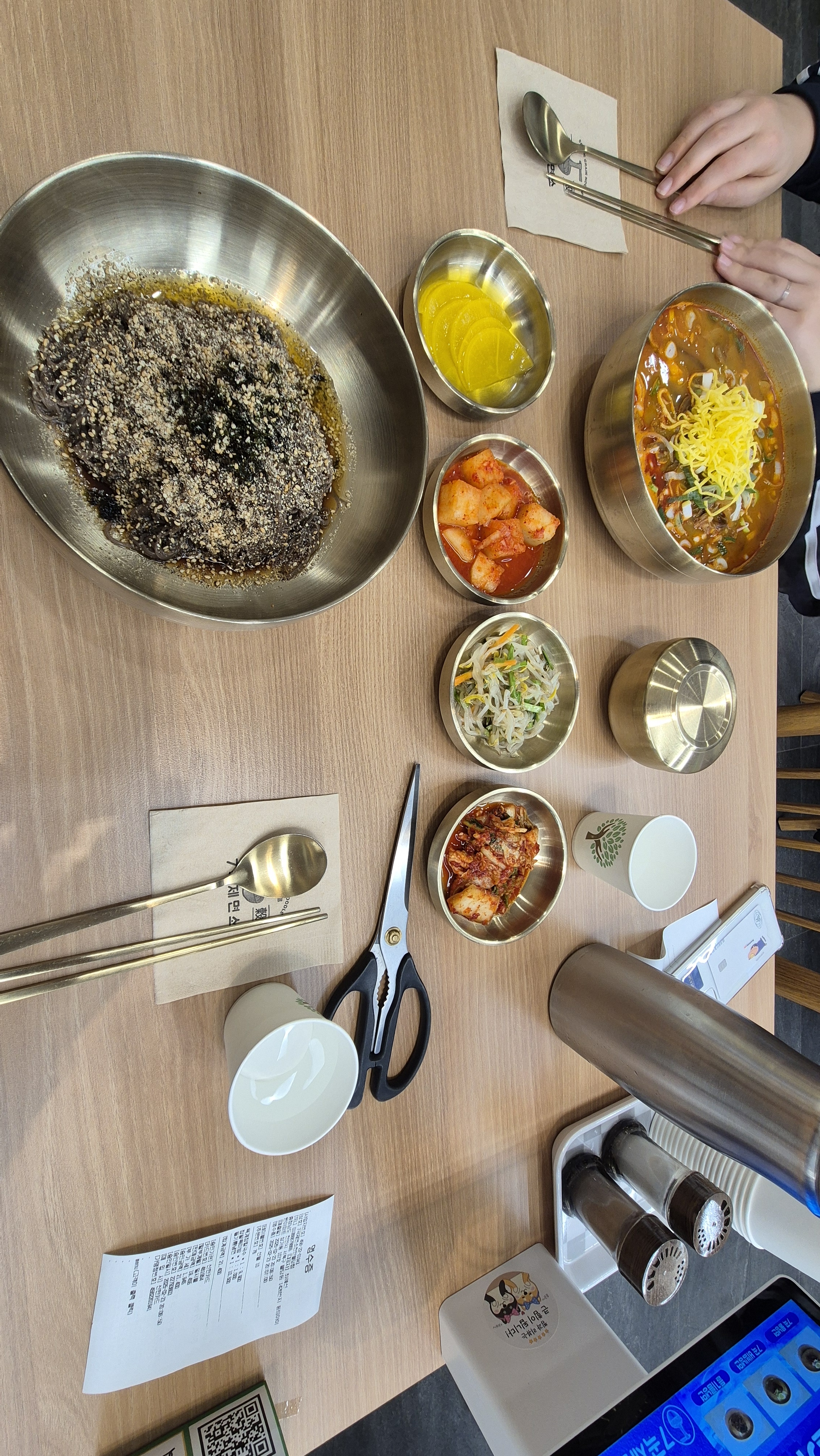 건강한 맛입니다. 대접받는 기분. 조미료에 익숙하면 심심할수 있어요. 개인적으로는 속